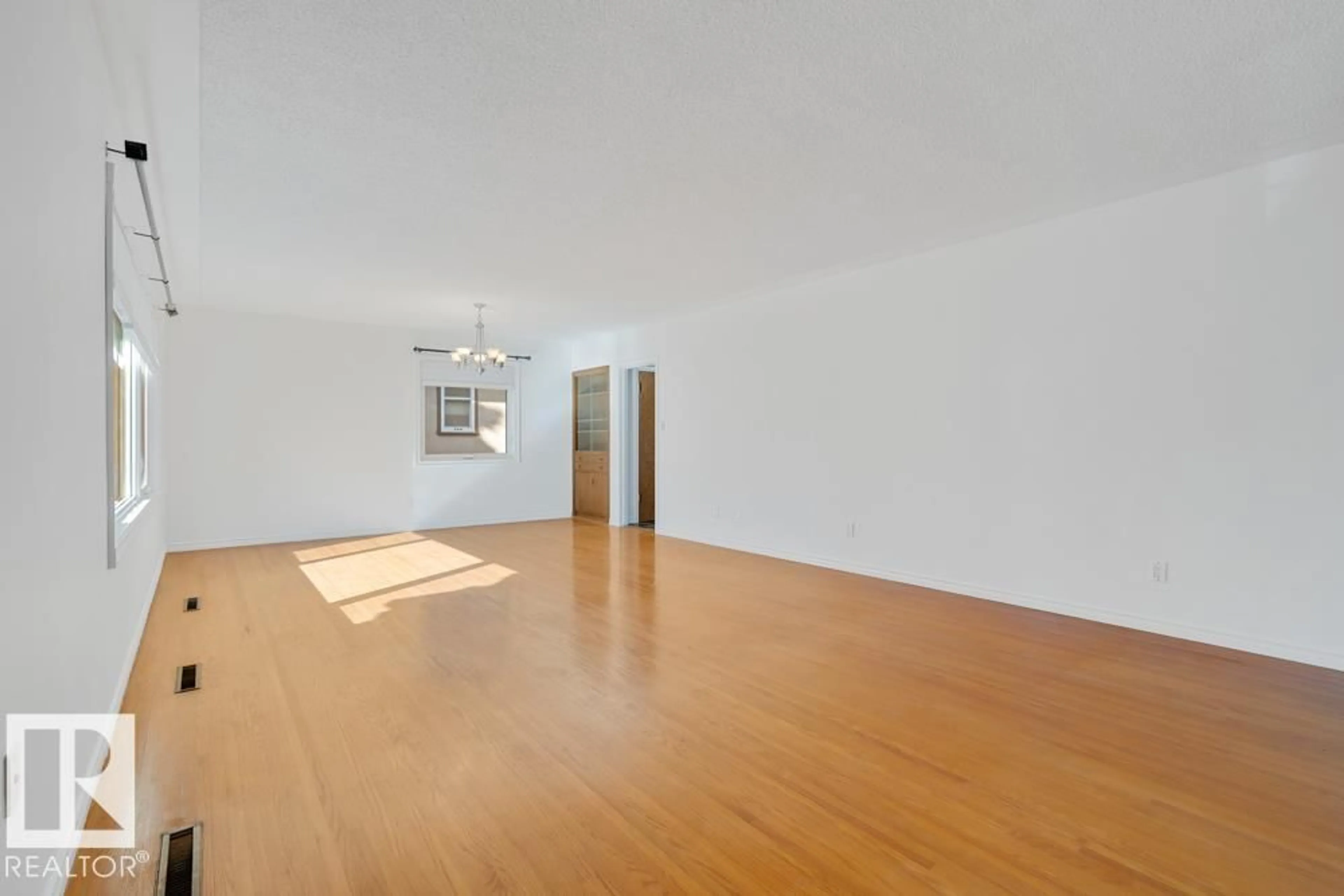 A pic of a room for 10408 116 AV, Edmonton Alberta T5G0M3