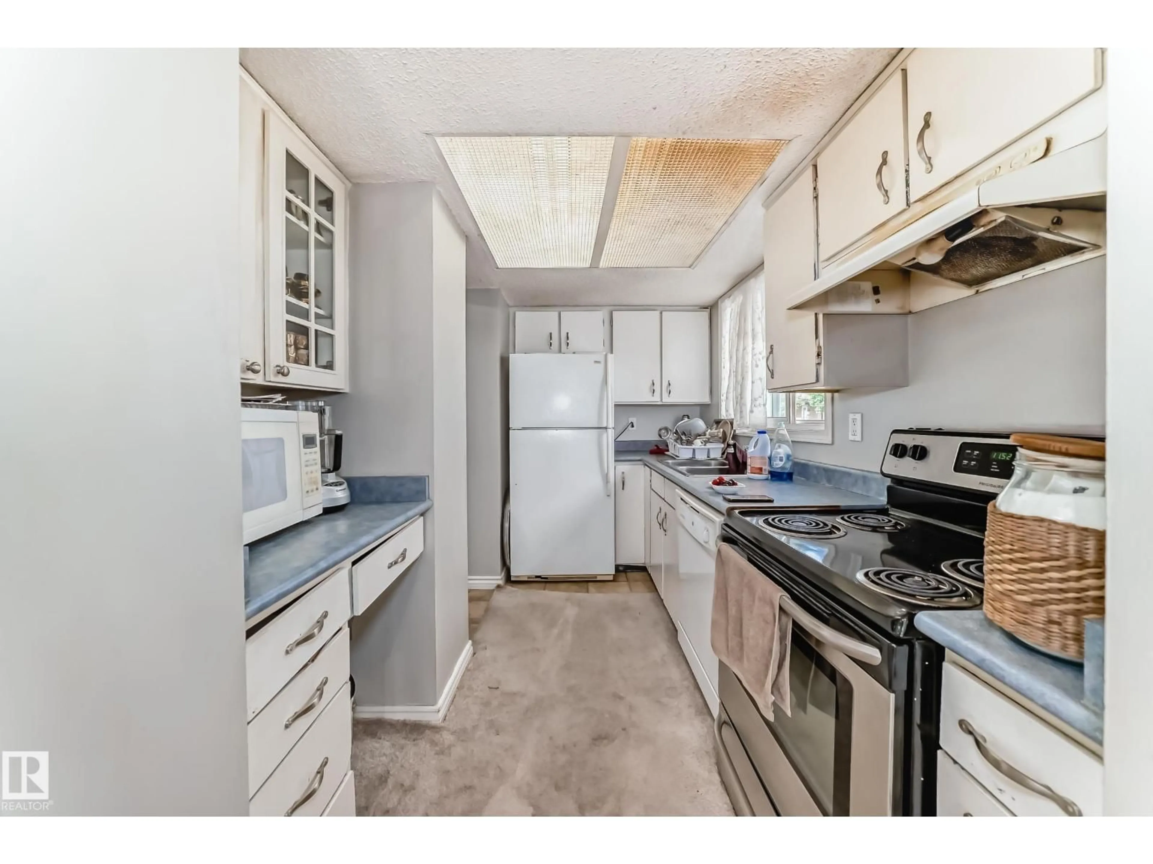 Standard kitchen, ceramic/tile floor for 2343 139 AV, Edmonton Alberta T5Y1S1