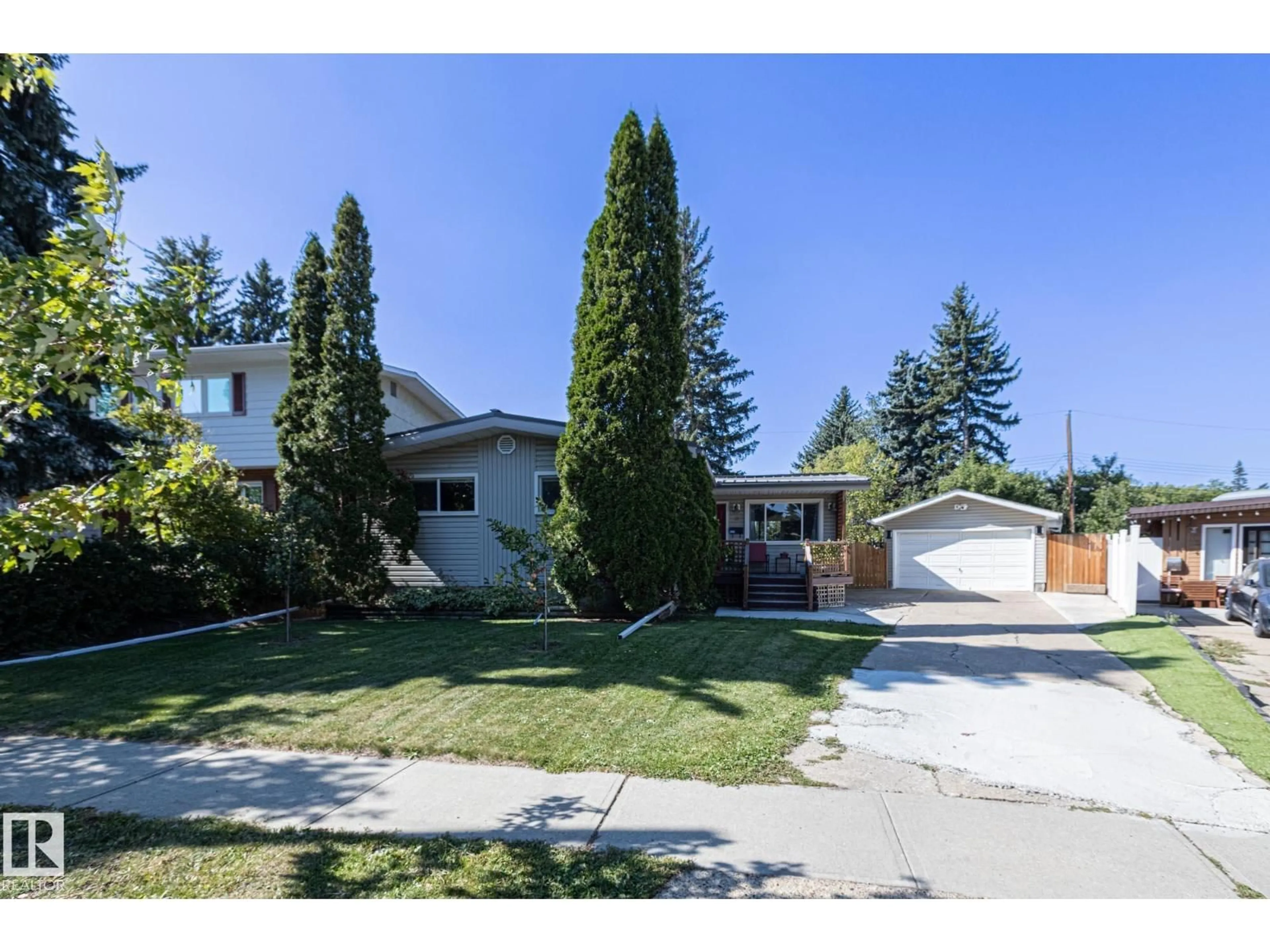 A pic from outside/outdoor area/front of a property/back of a property/a pic from drone, street for 13 GRANTHAM PL, St. Albert Alberta T8N0W8