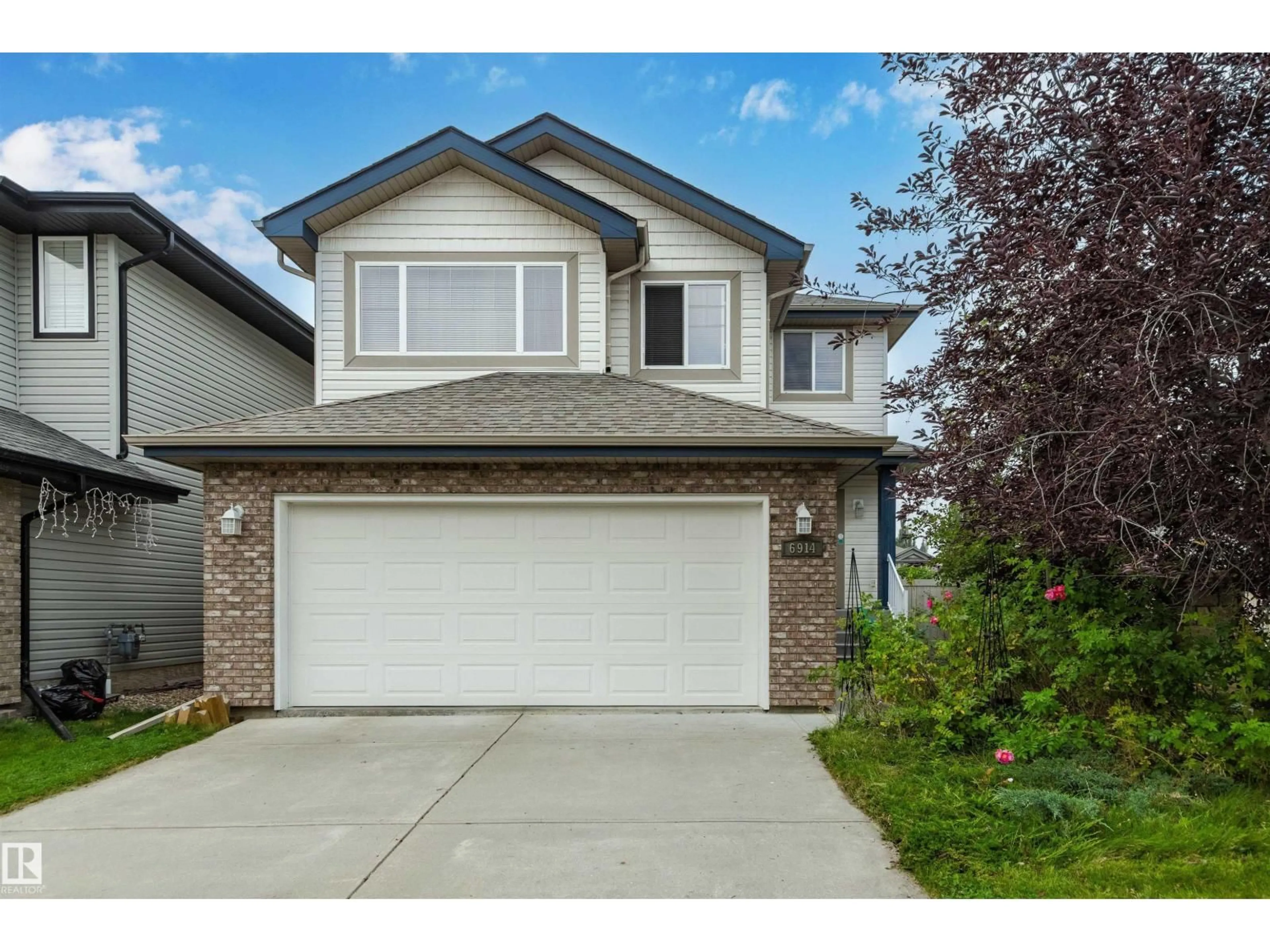 Home with vinyl exterior material, street for 6914 STROM LN, Edmonton Alberta T6R0G3