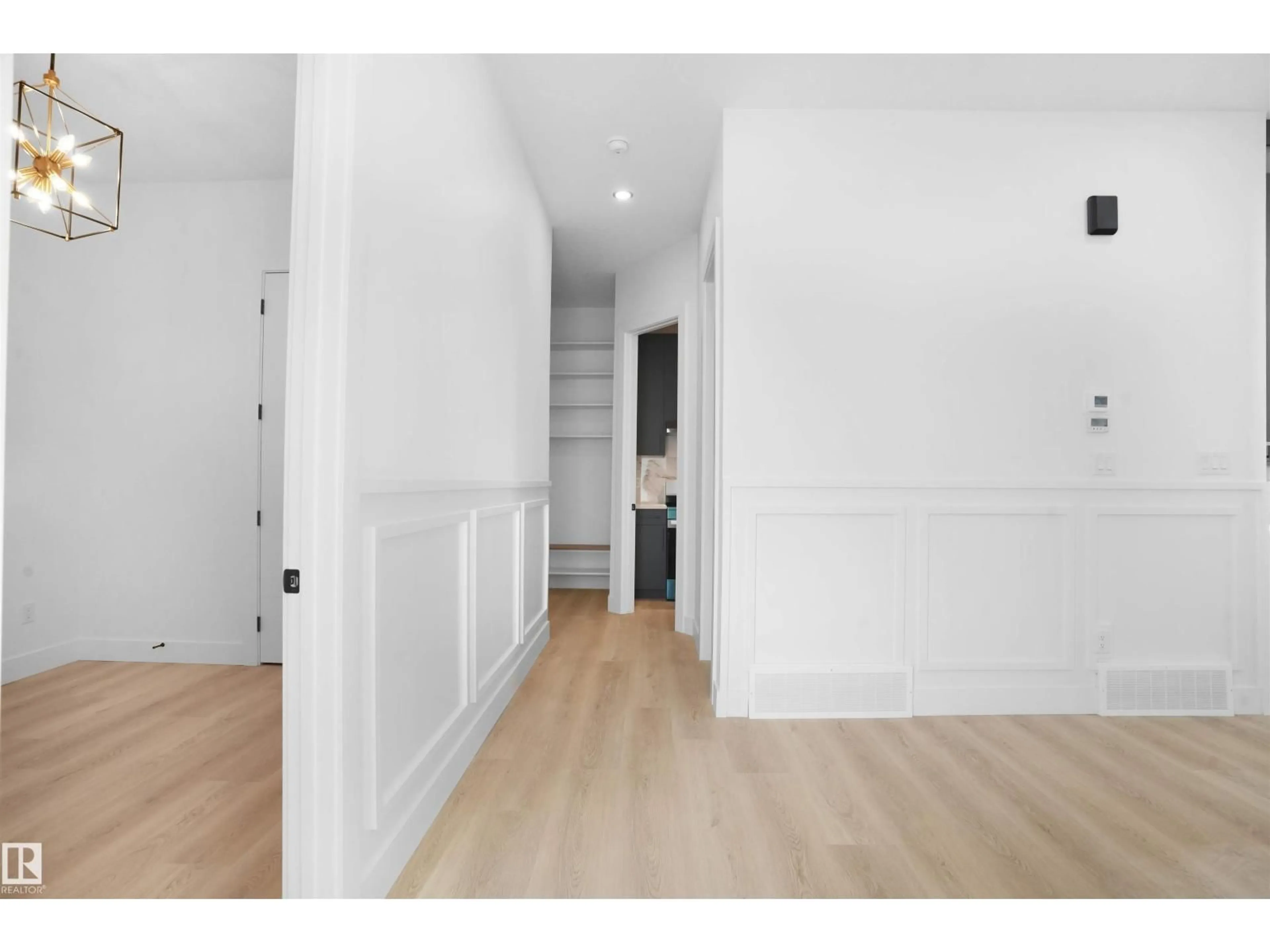 Indoor entryway for 1142 GYRFALCON CR, Edmonton Alberta T5S0S5