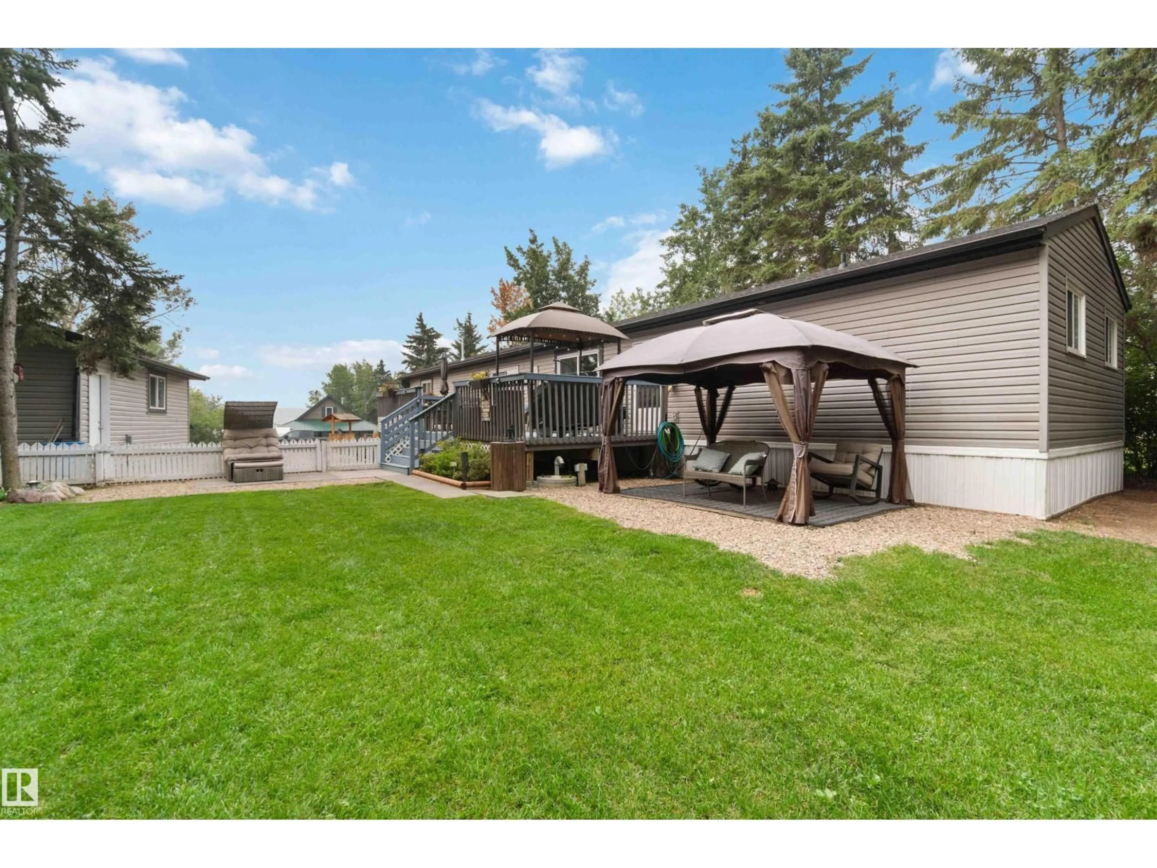 A pic from outside/outdoor area/front of a property/back of a property/a pic from drone, water/lake/river/ocean view for 665 RANGE ROAD 124, Rural Smoky Lake County Alberta T0A3E0