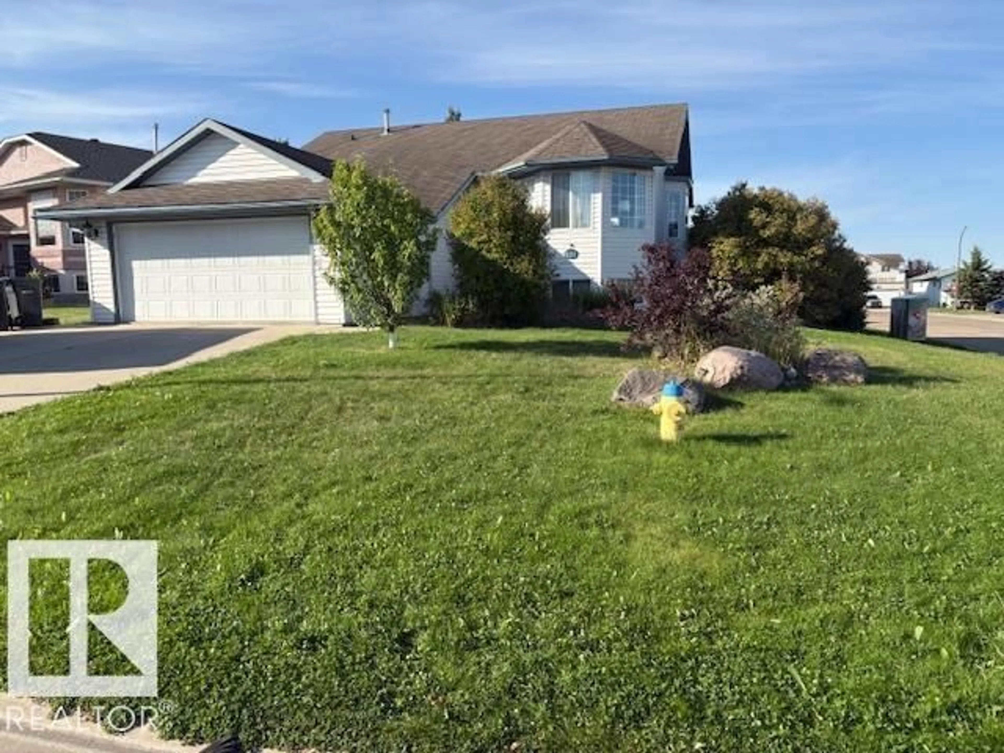 A pic from outside/outdoor area/front of a property/back of a property/a pic from drone, street for 601 19 ST, Cold Lake Alberta T9M1C6