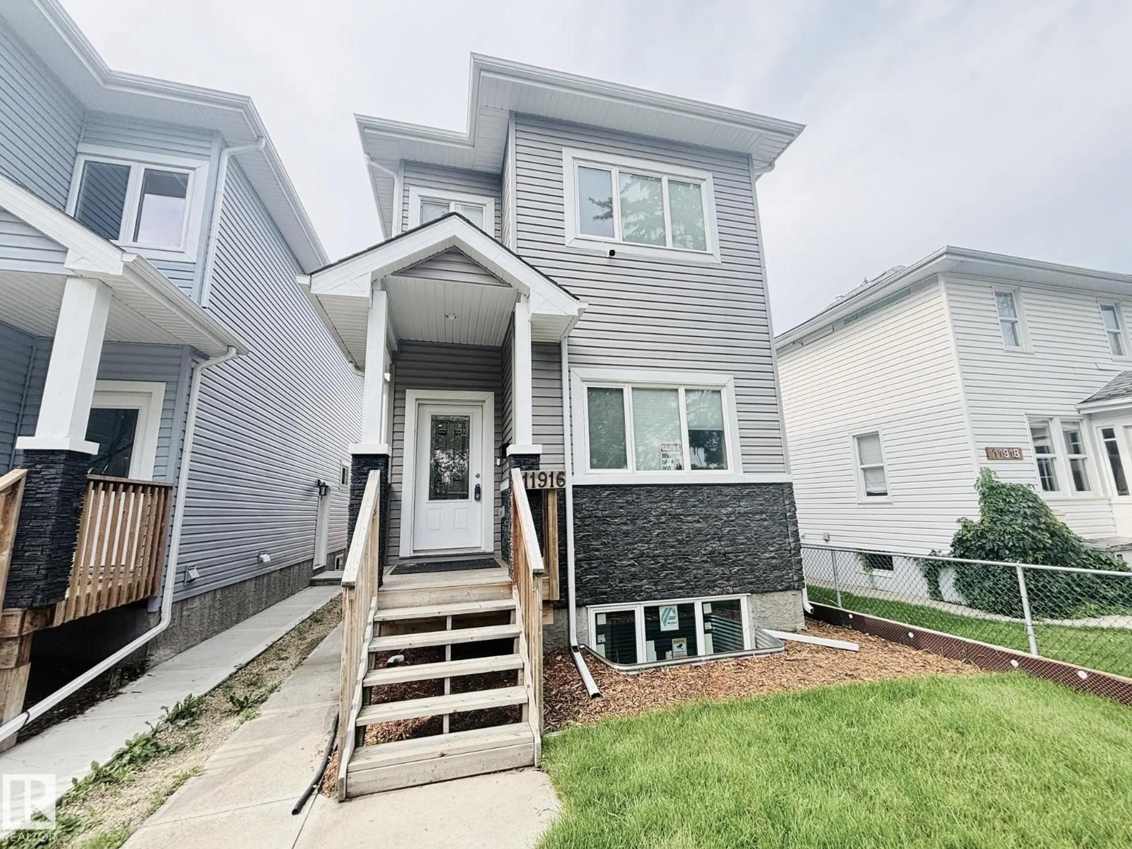 Home with vinyl exterior material, street for 11916 89 ST, Edmonton Alberta T5B3V8