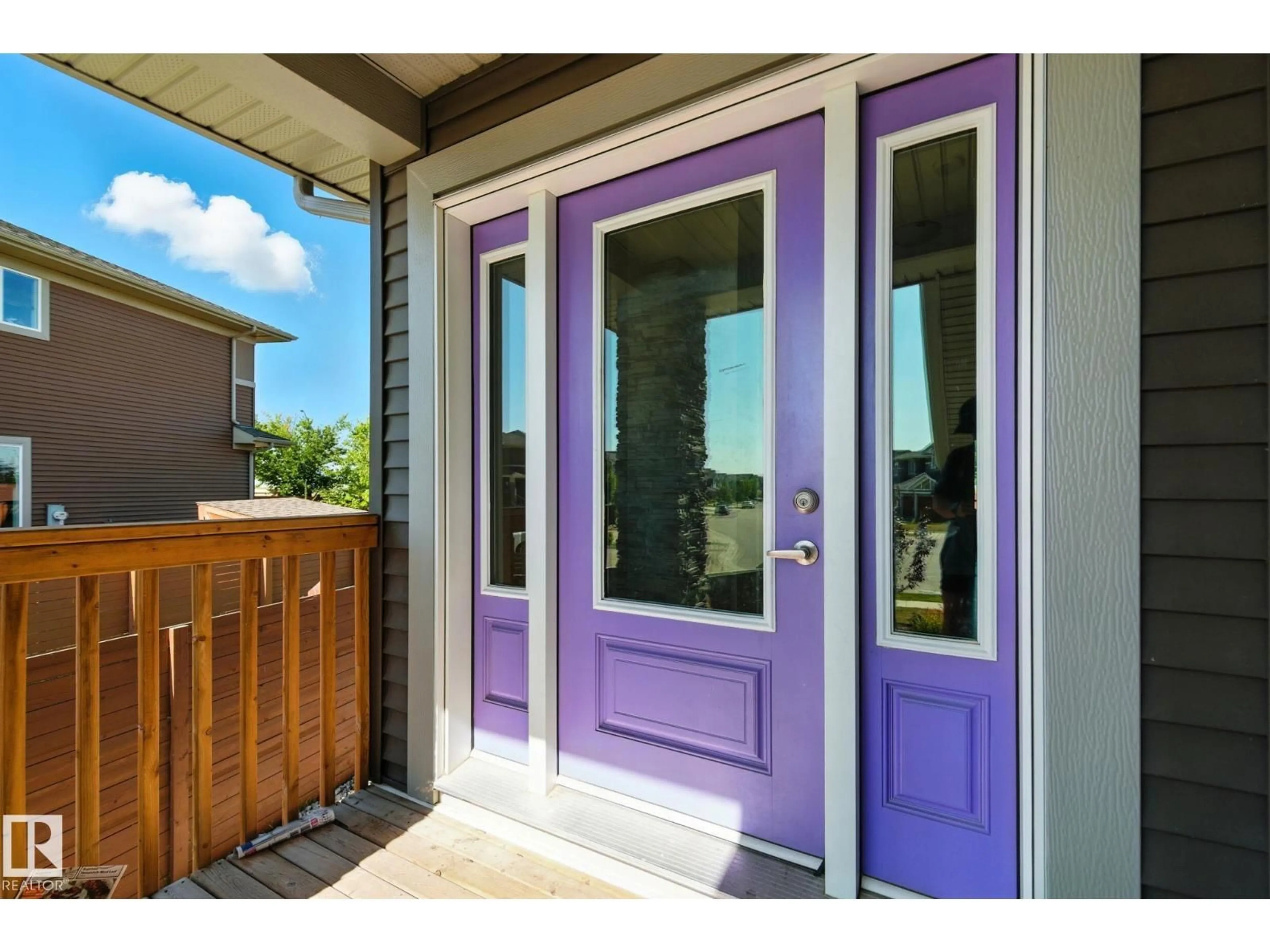 Indoor entryway for 60 JAMES CR, St. Albert Alberta T8N7S5