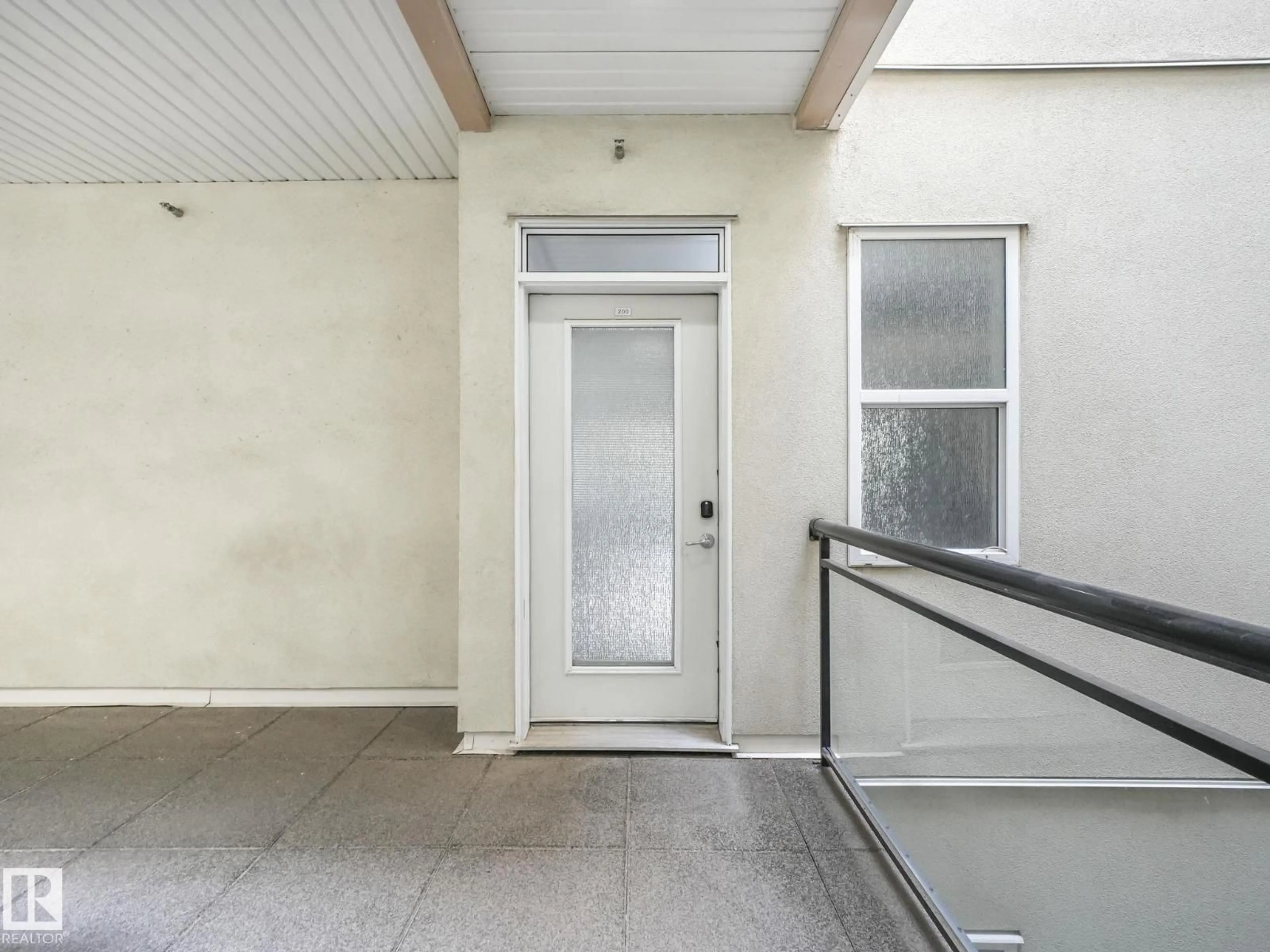 Indoor foyer for #200 - 10411 122 ST, Edmonton Alberta T5N4C2