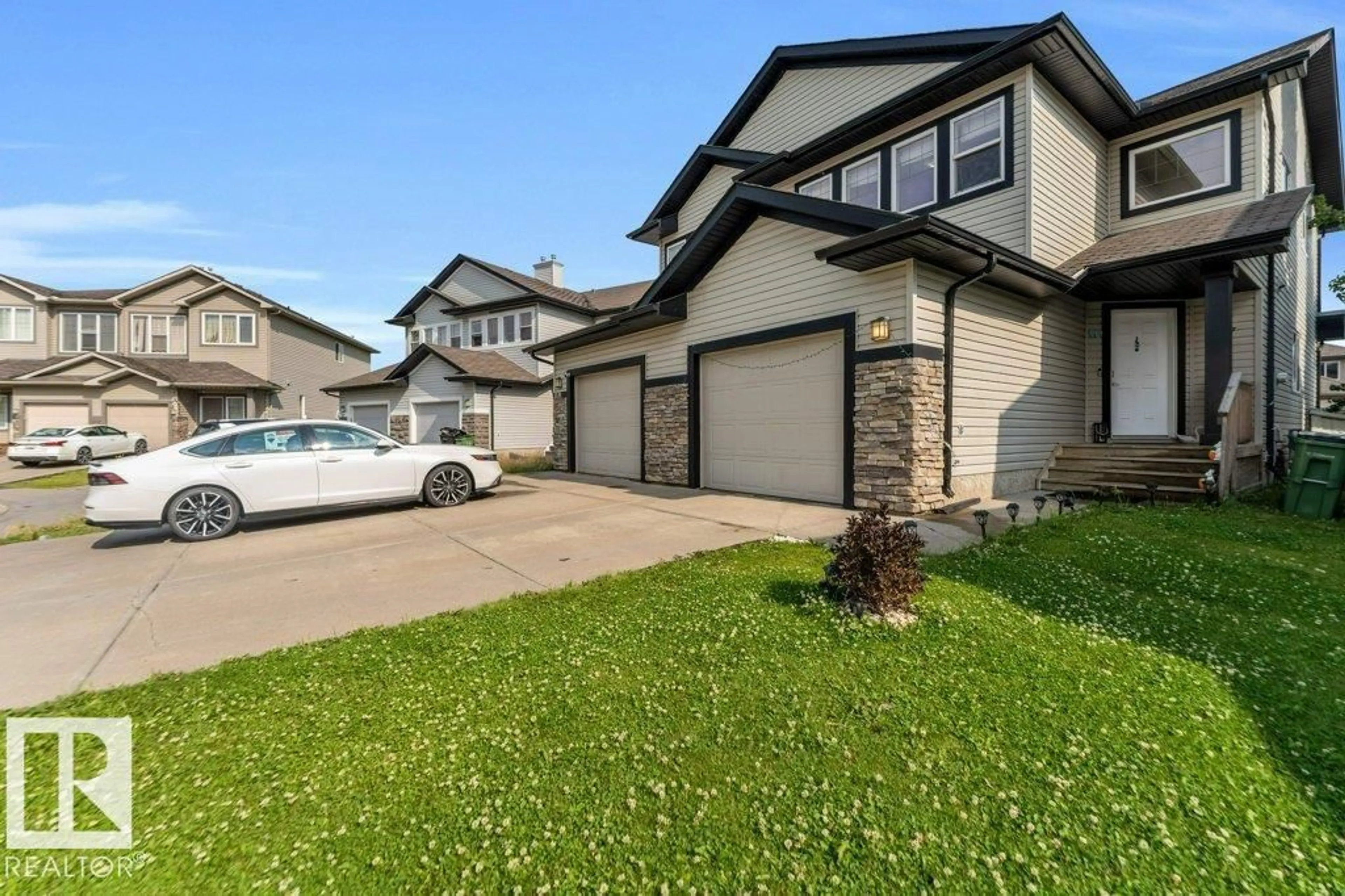 A pic from outside/outdoor area/front of a property/back of a property/a pic from drone, street for 1137 37B AV, Edmonton Alberta T6T0B9