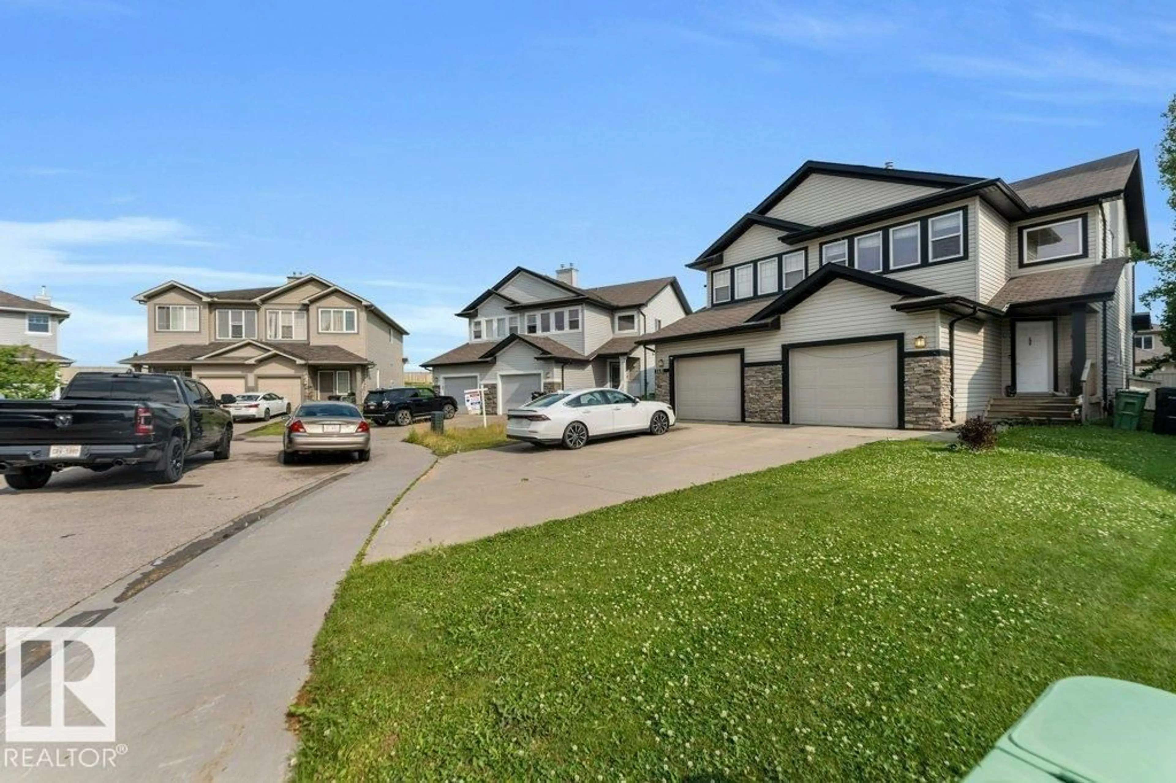 A pic from outside/outdoor area/front of a property/back of a property/a pic from drone, street for 1137 37B AV, Edmonton Alberta T6T0B9