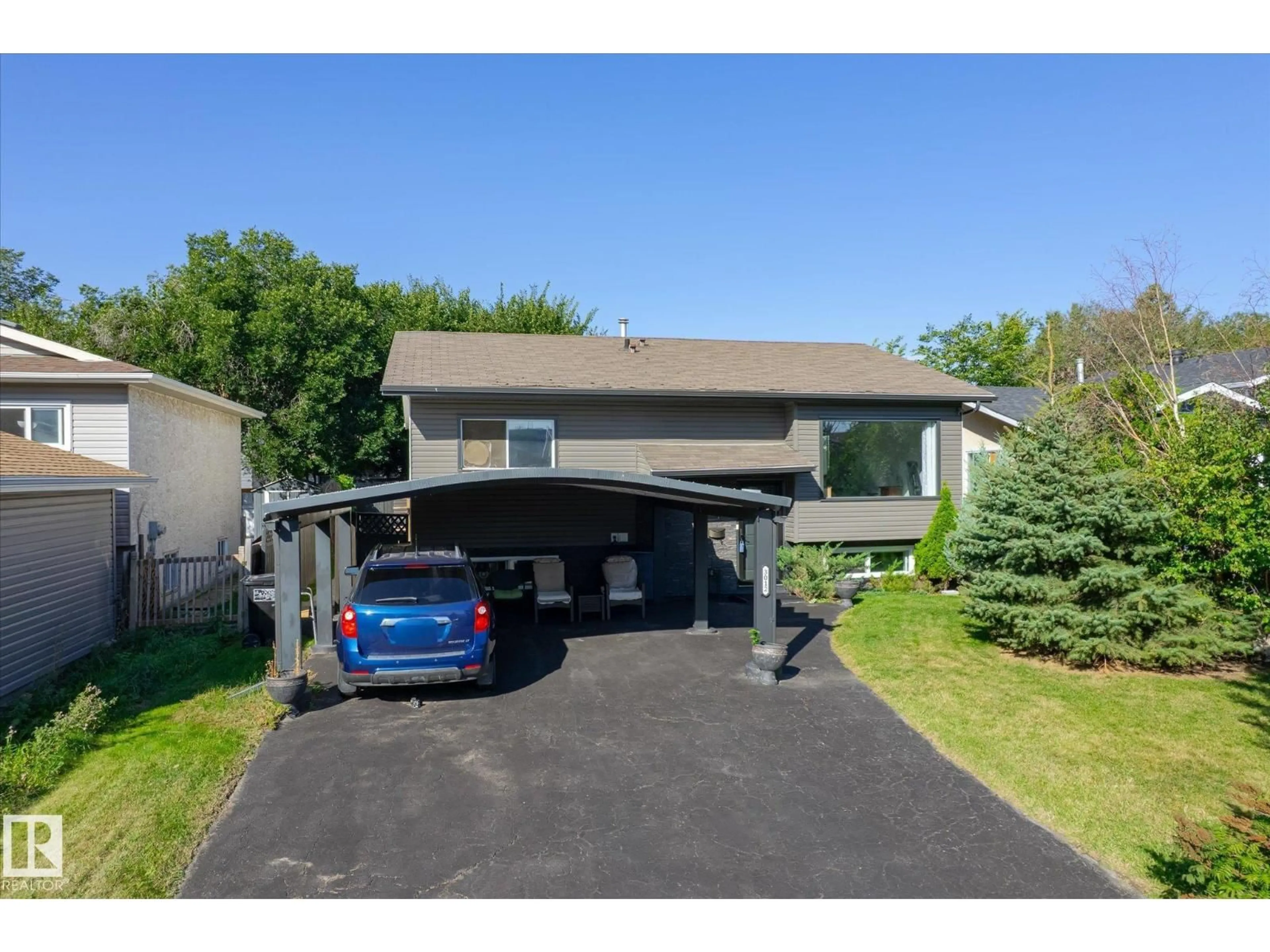 Indoor garage for NW - 3012 35 ST, Edmonton Alberta T6L4N4