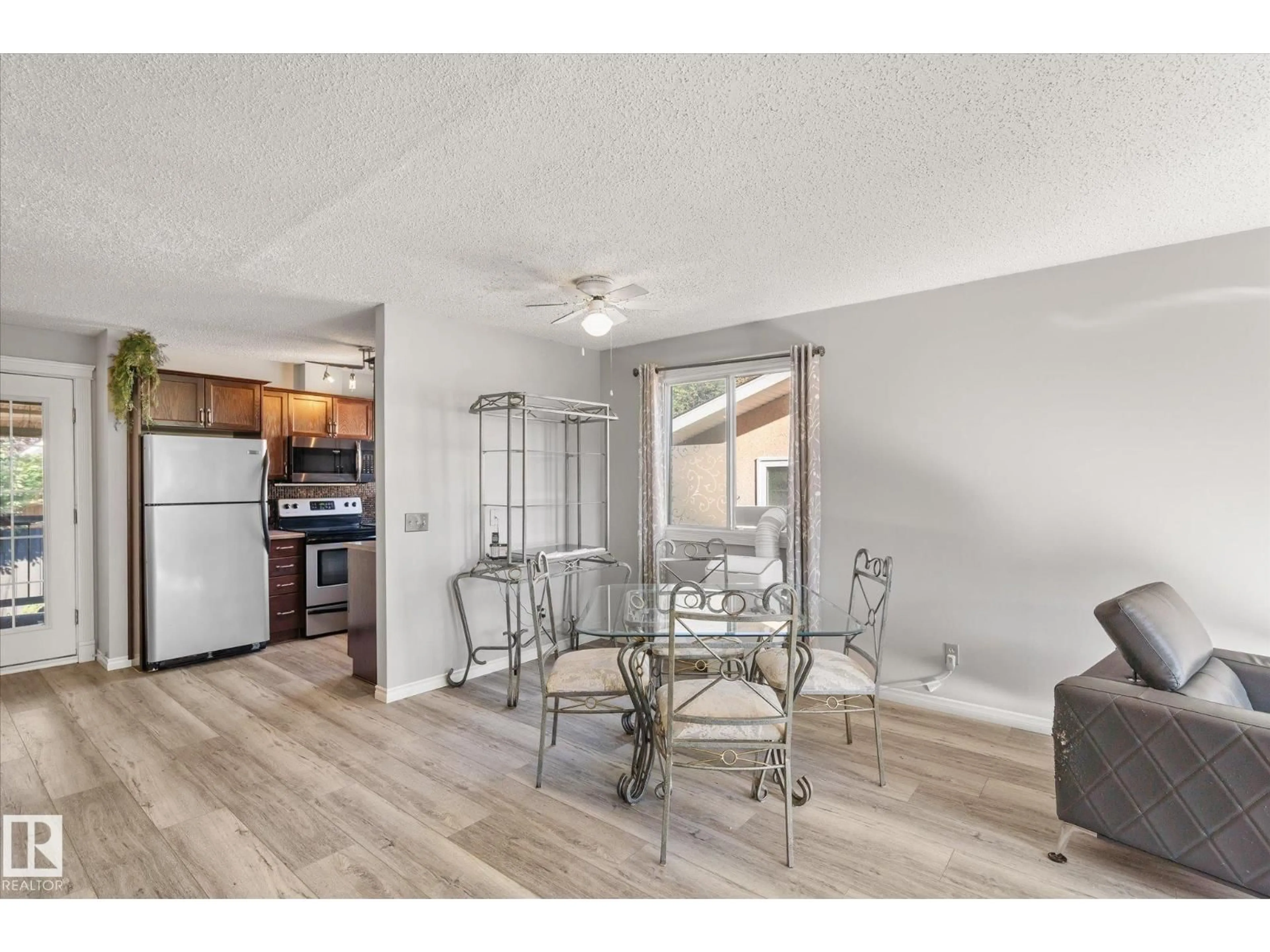 Unknown for NW - 3012 35 ST, Edmonton Alberta T6L4N4