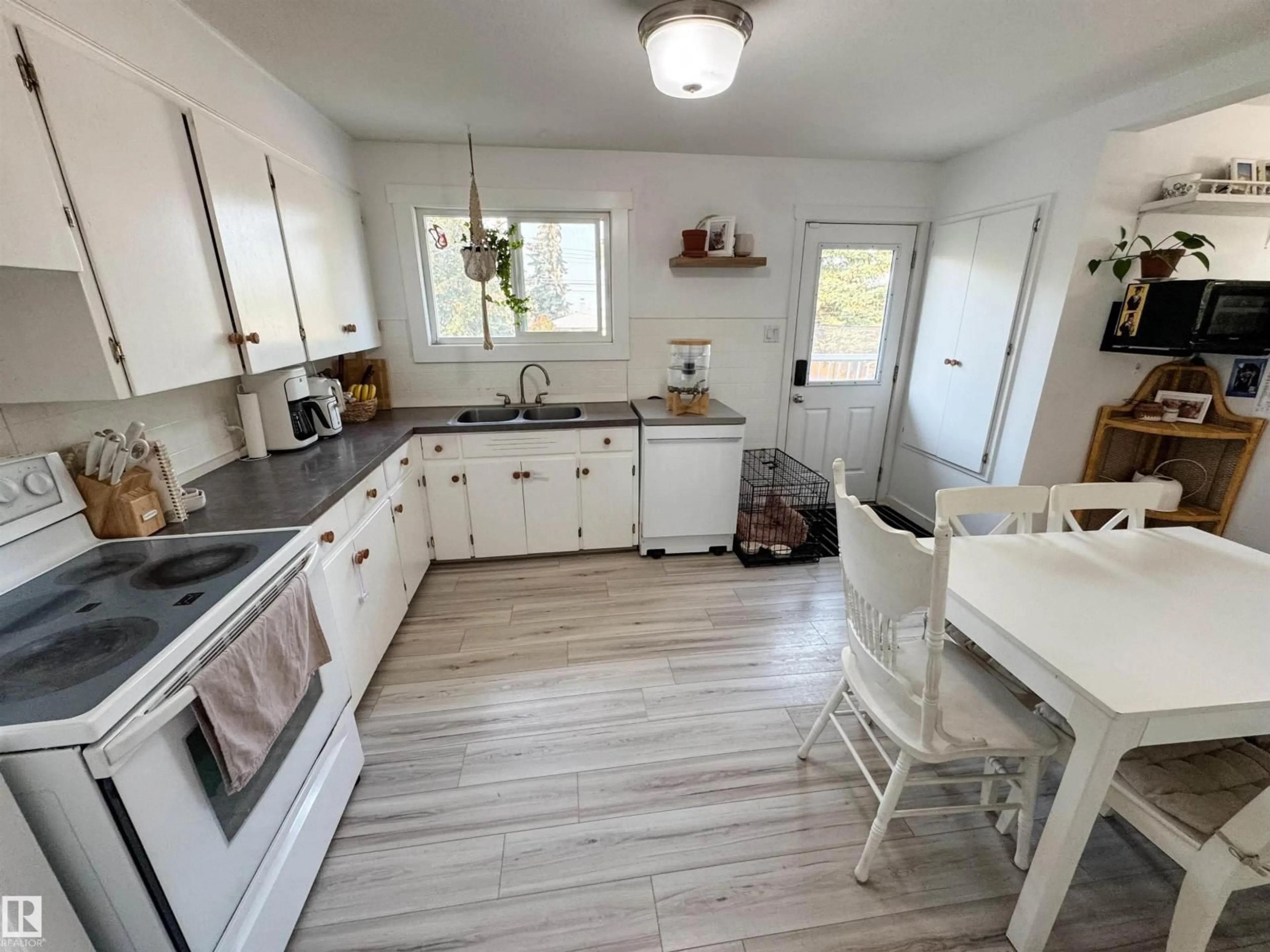 Unknown for 5099 45 ST, Drayton Valley Alberta T7A1C2