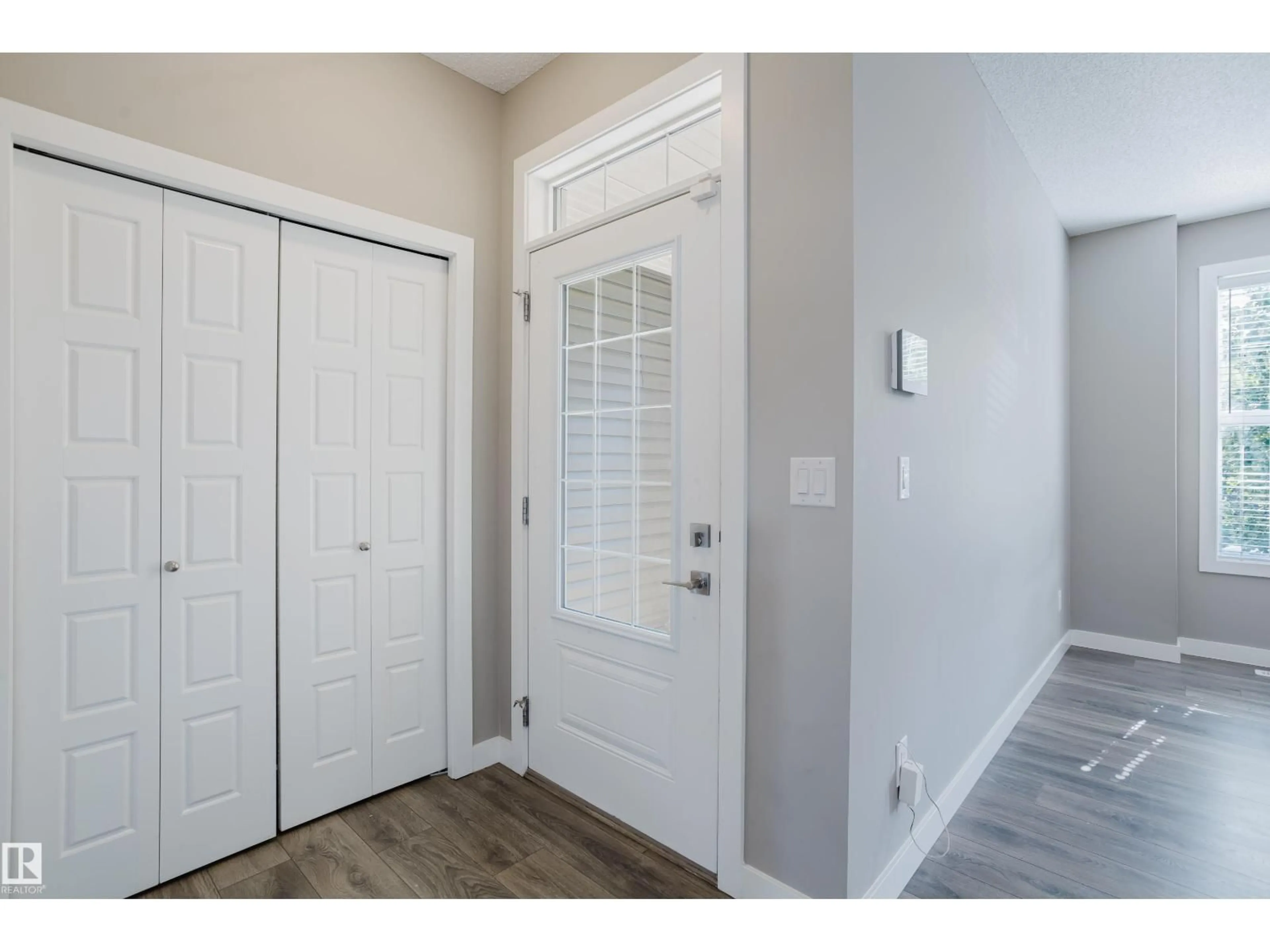 Indoor entryway for 8142 CHAPPELLE WY, Edmonton Alberta T6W3R2