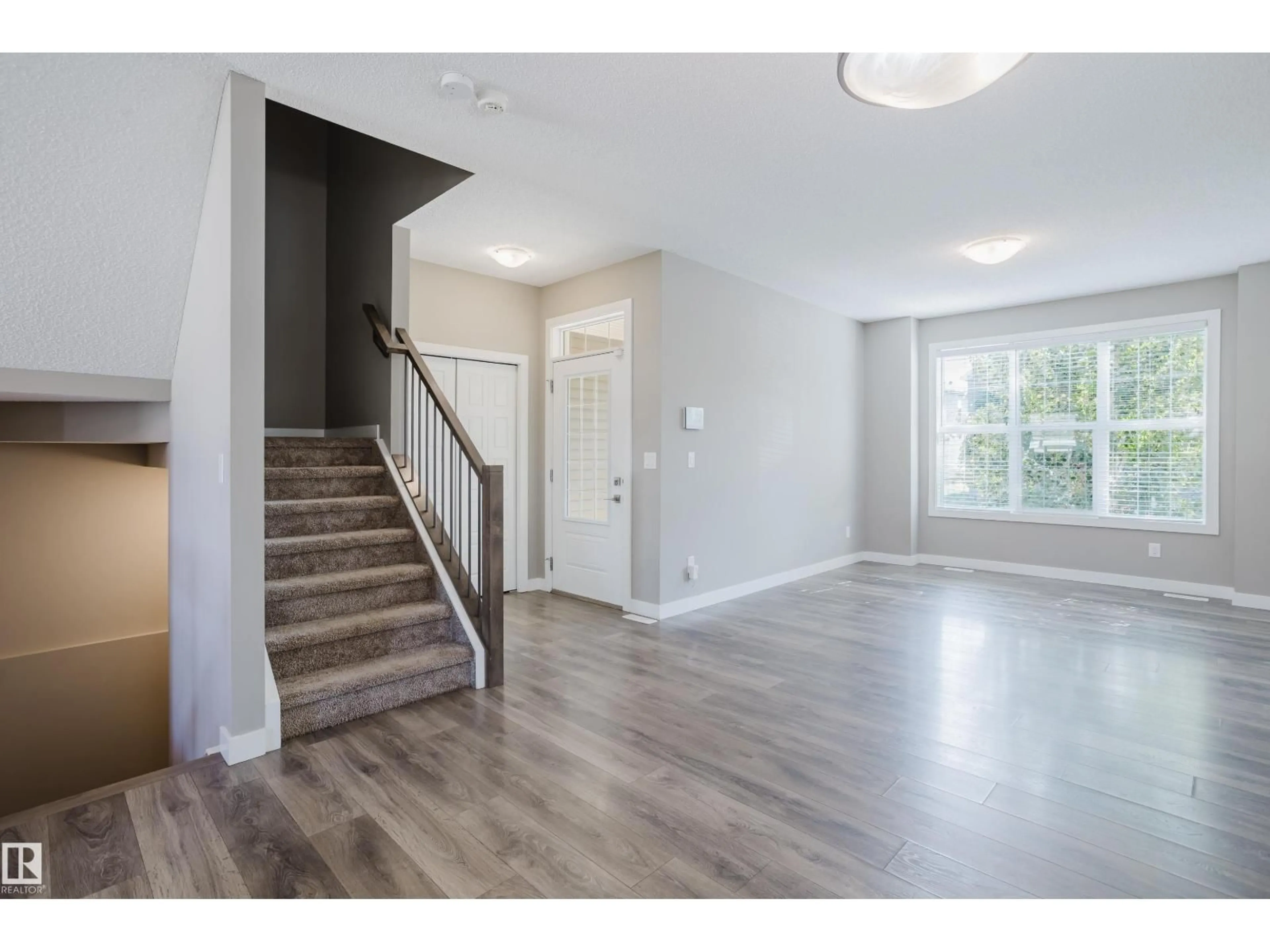 Indoor entryway for 8142 CHAPPELLE WY, Edmonton Alberta T6W3R2