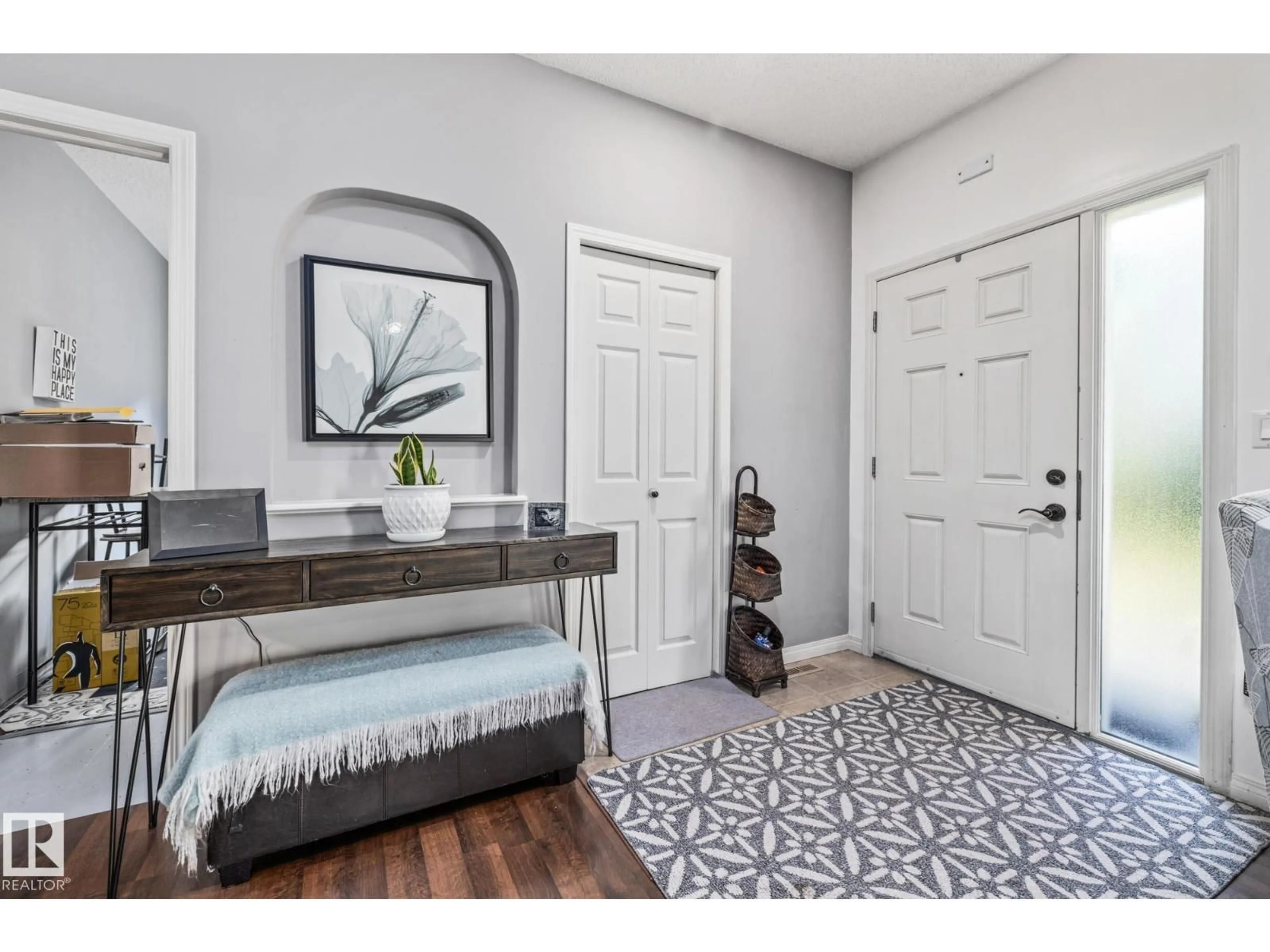 Indoor entryway for 30 - 34 OAK VISTA DR, St. Albert Alberta T8N3T1
