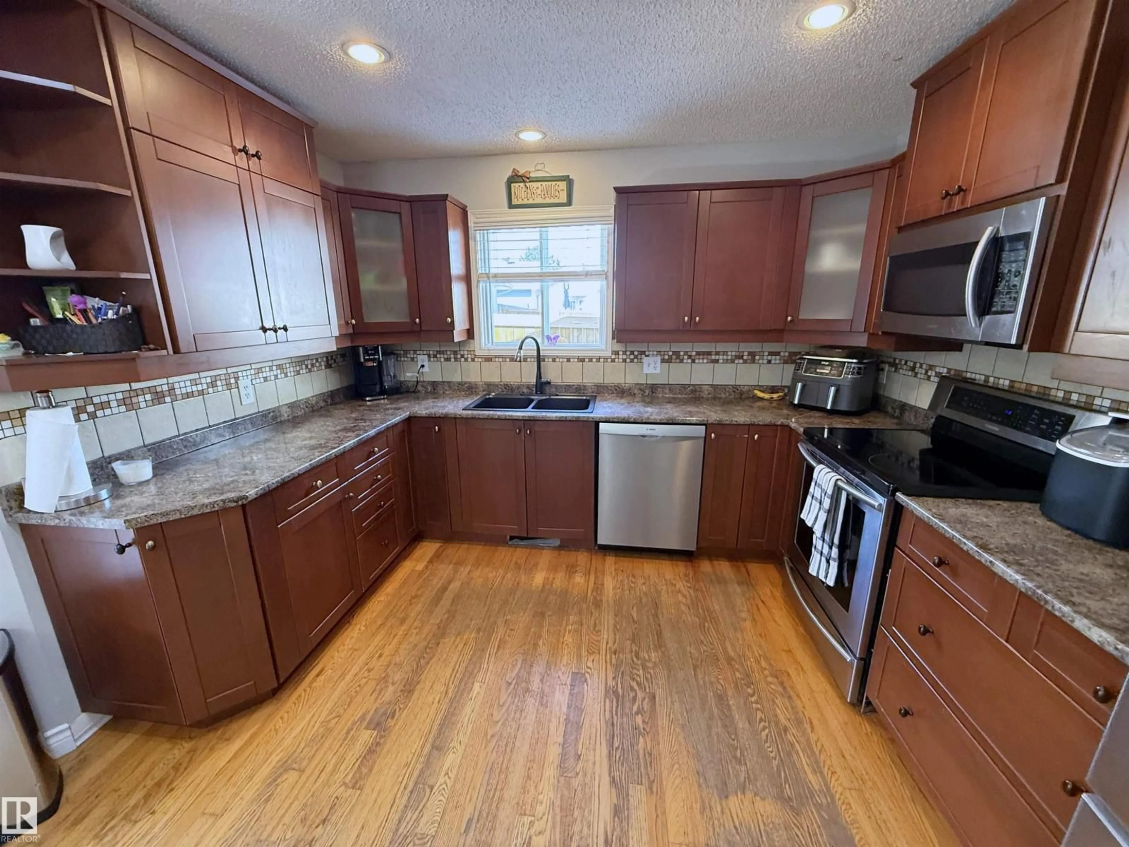 Standard kitchen, unknown for 123 WESTBOURNE RD, Spruce Grove Alberta T7X1S3