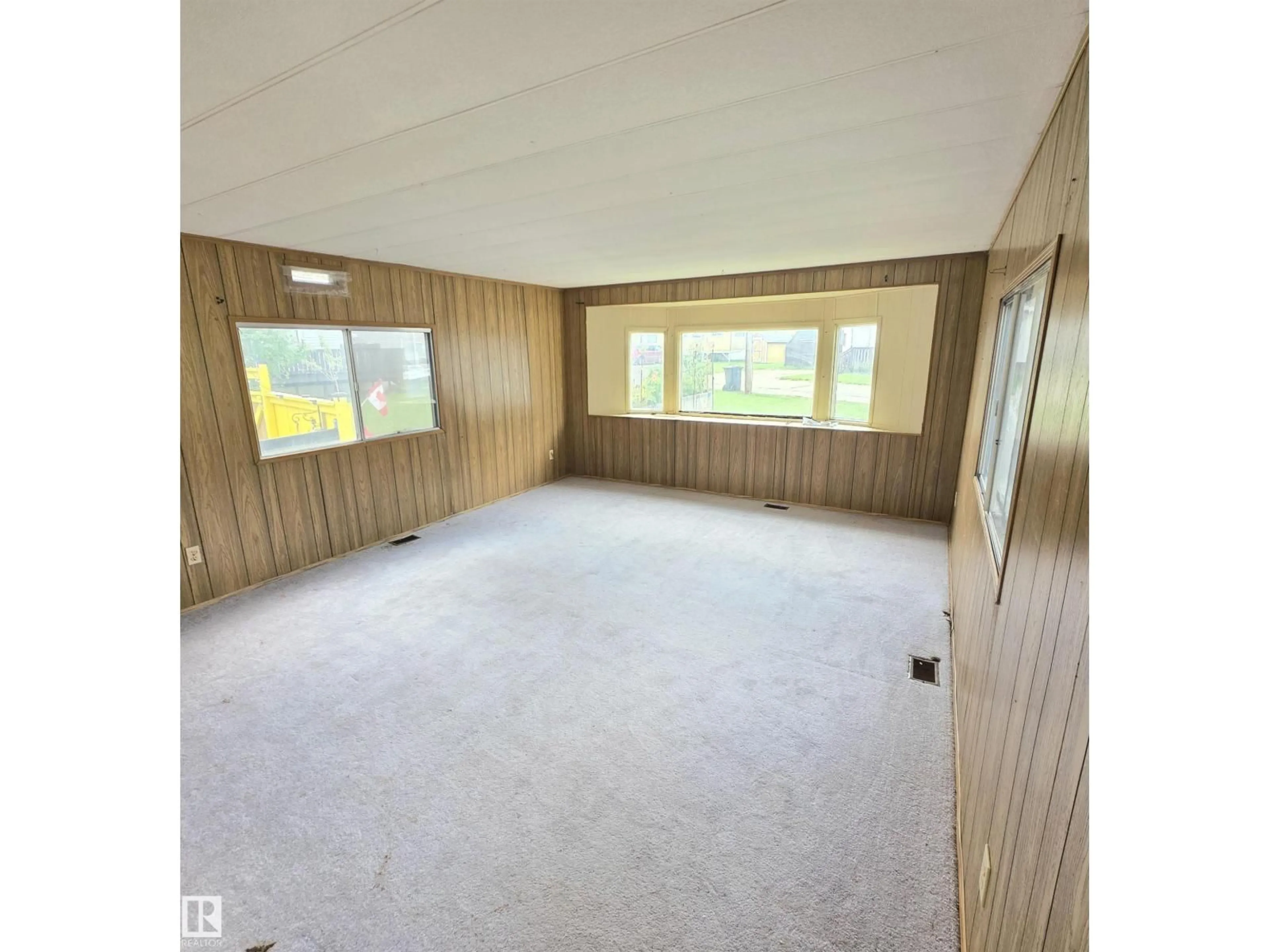 A pic of a room for #4 - 5002 56 AV, Drayton Valley Alberta T7A1M5