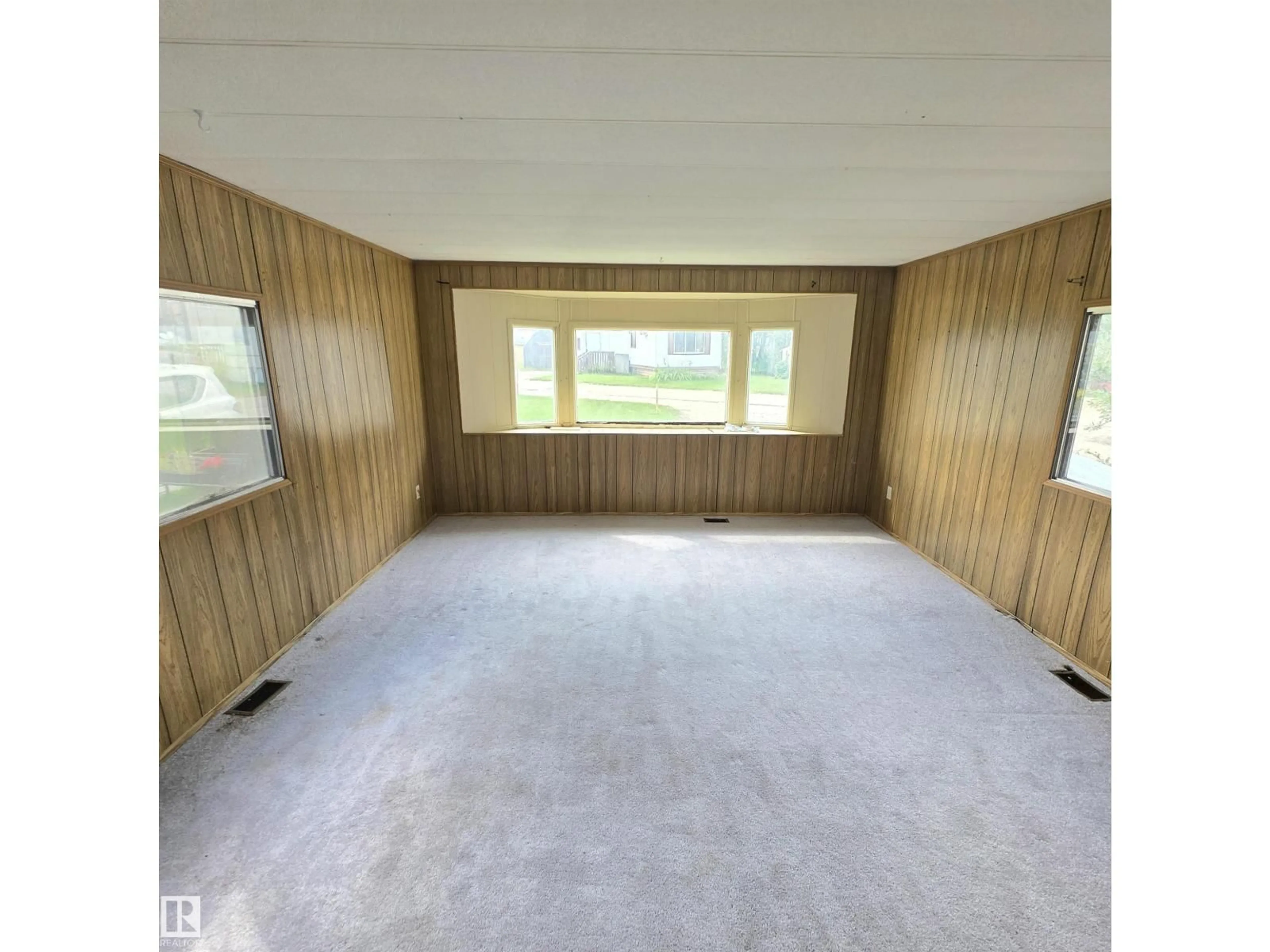 A pic of a room for #4 - 5002 56 AV, Drayton Valley Alberta T7A1M5