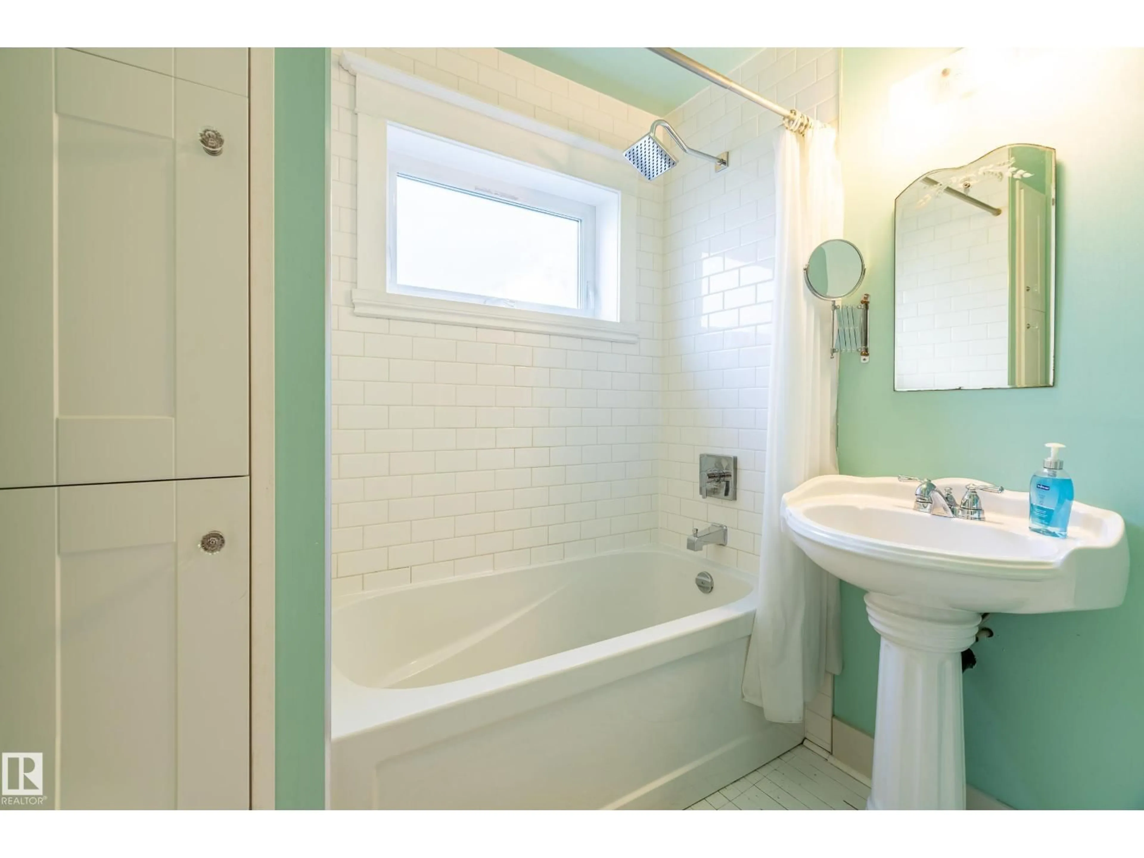 Standard bathroom, ceramic/tile floor for 10016 105 ST, Westlock Alberta T7P1V2