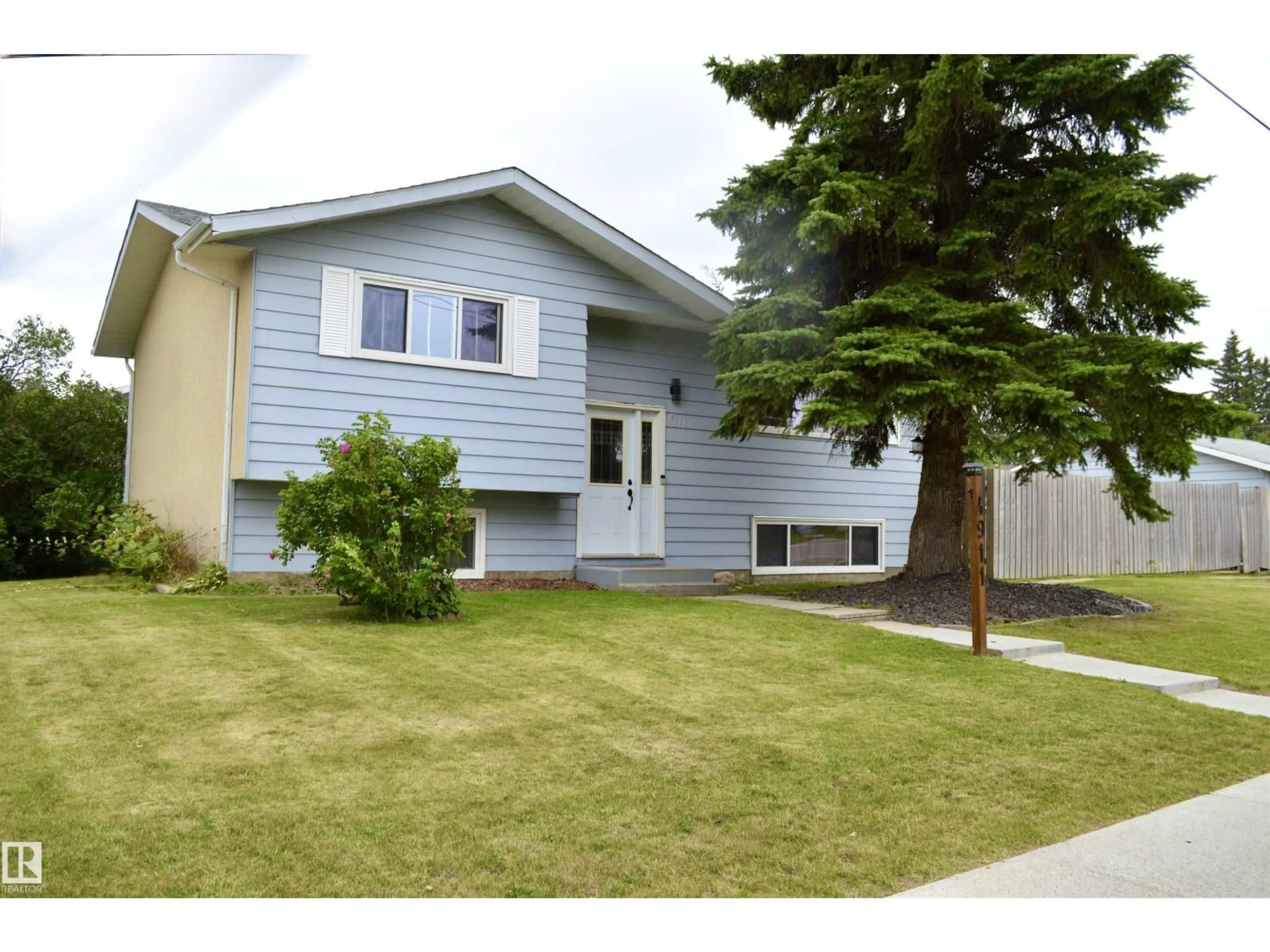 Home with vinyl exterior material, street for 4911 48 AV, Bon Accord Alberta T0A0K0
