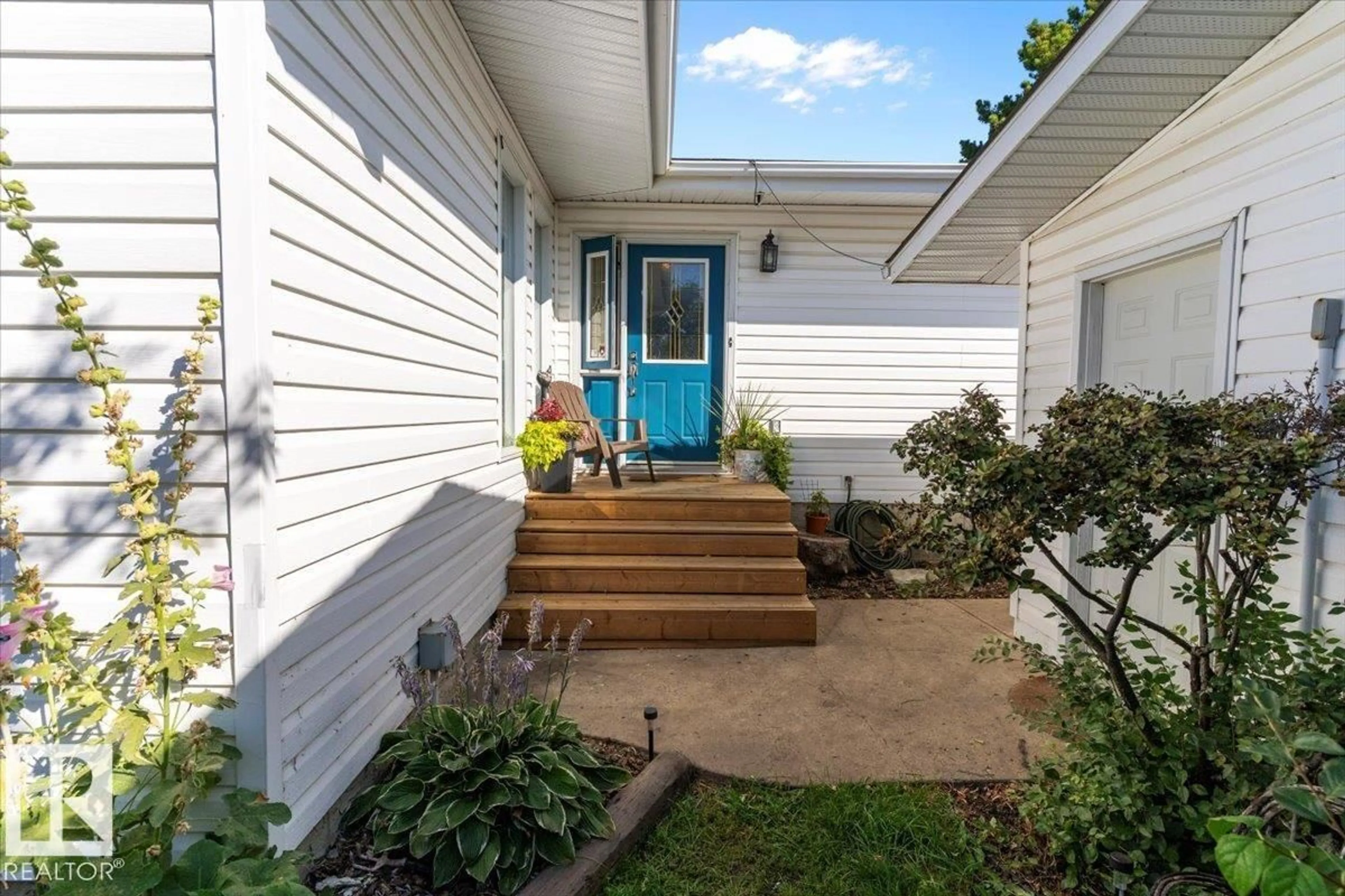 Indoor entryway for 8 BEAVERHILL DR, Tofield Alberta T0B4J0