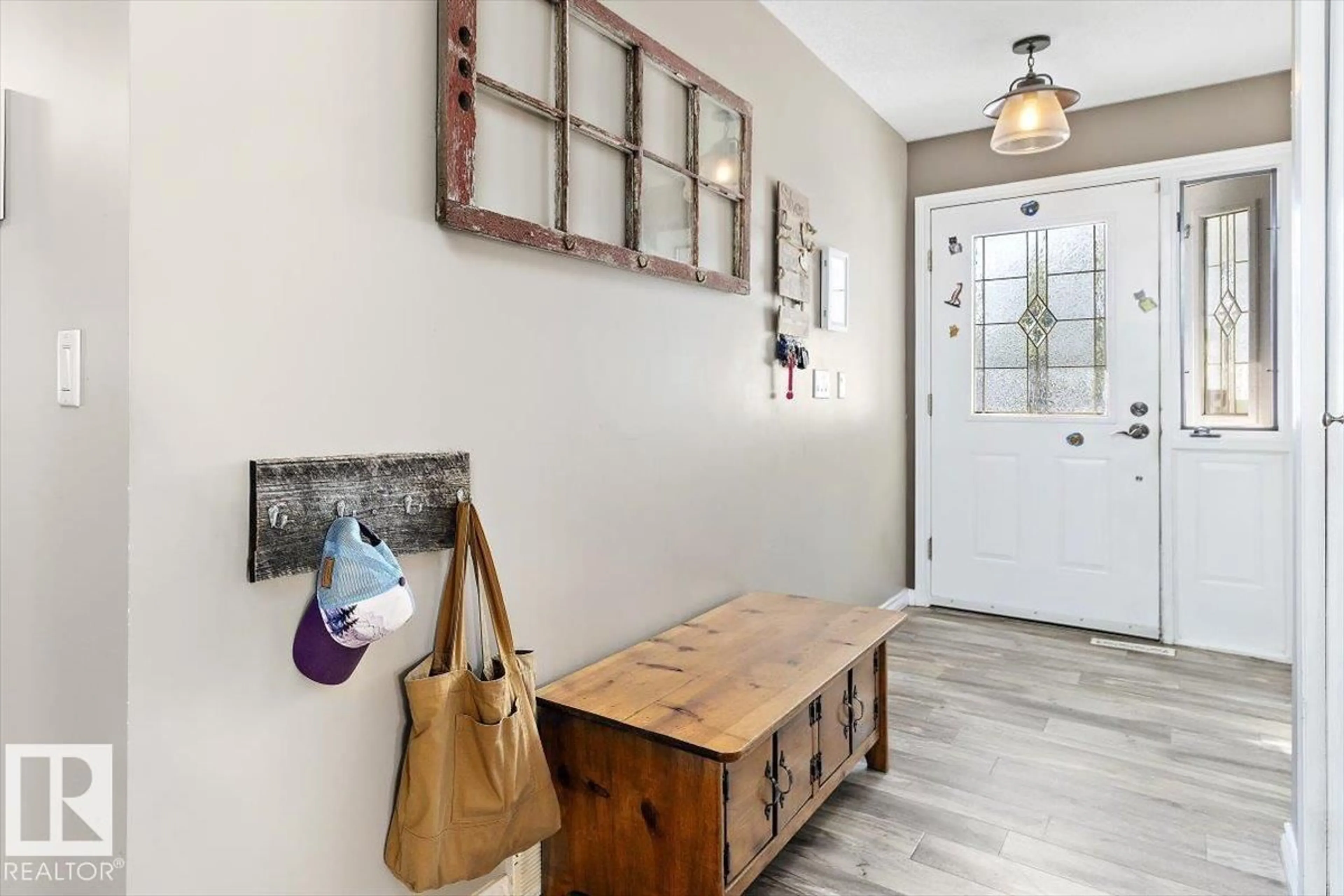 Indoor entryway for 8 BEAVERHILL DR, Tofield Alberta T0B4J0