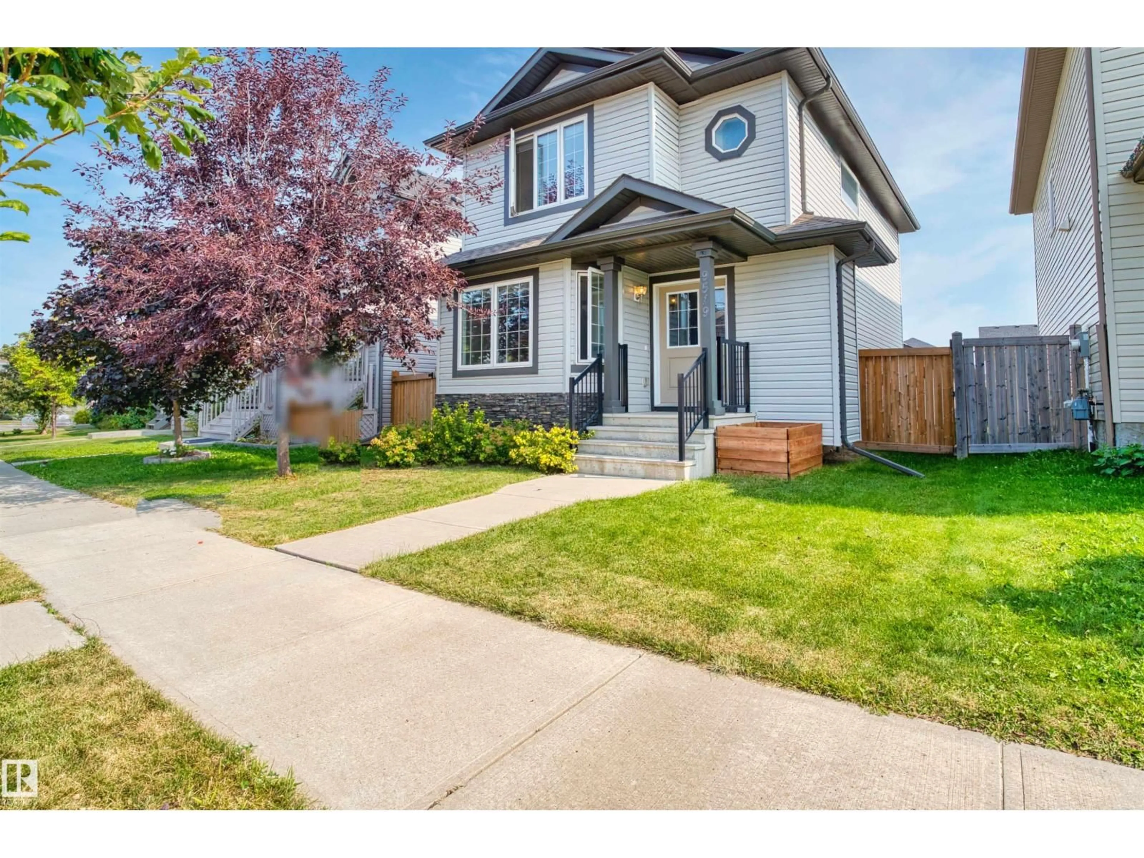 Home with vinyl exterior material, street for 9519 212 ST, Edmonton Alberta T5T4J6