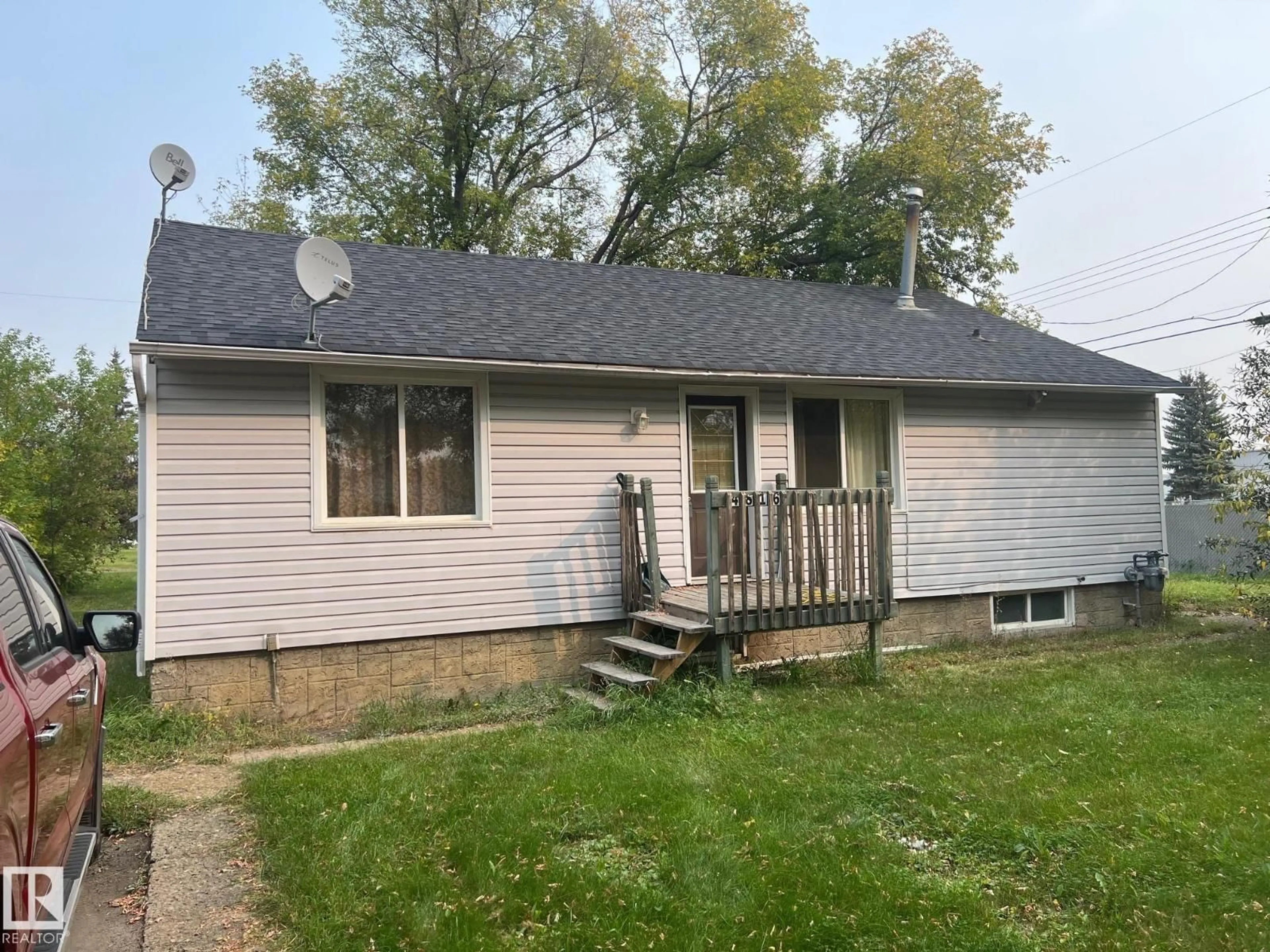 Home with vinyl exterior material, unknown for 4816 47 AV, Redwater Alberta T0A2W0