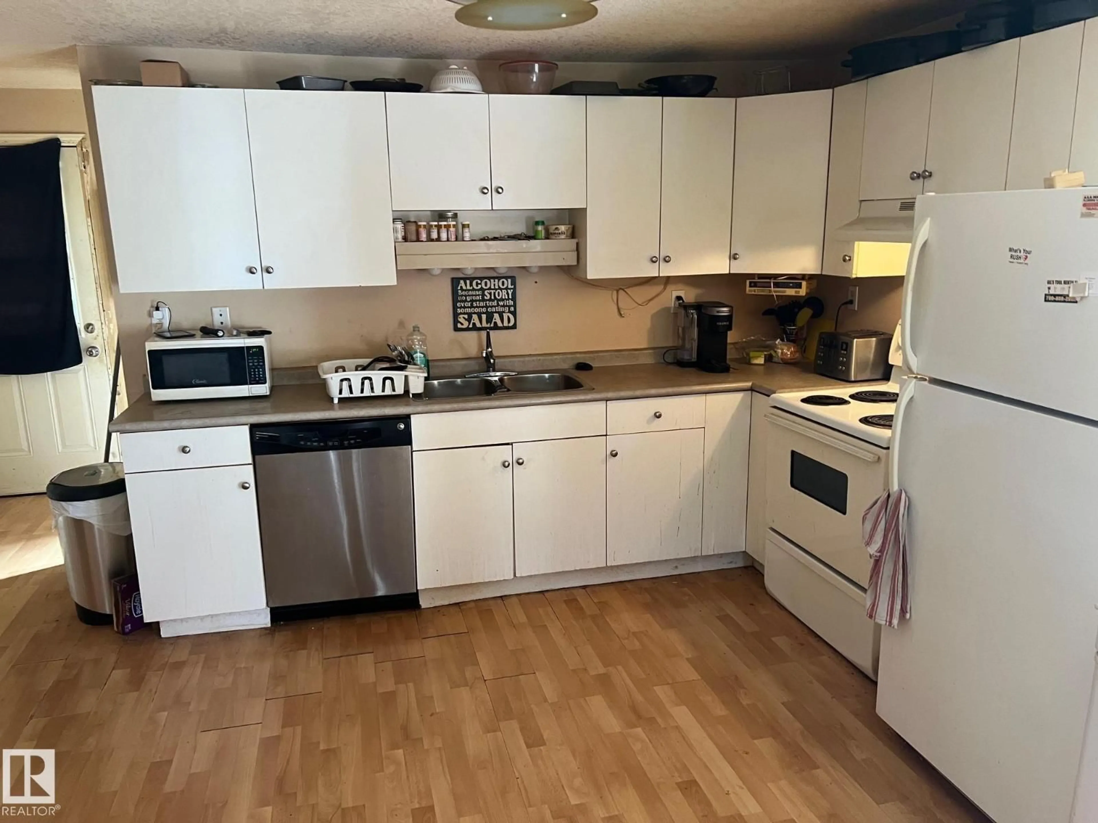 Standard kitchen, unknown for 4816 47 AV, Redwater Alberta T0A2W0