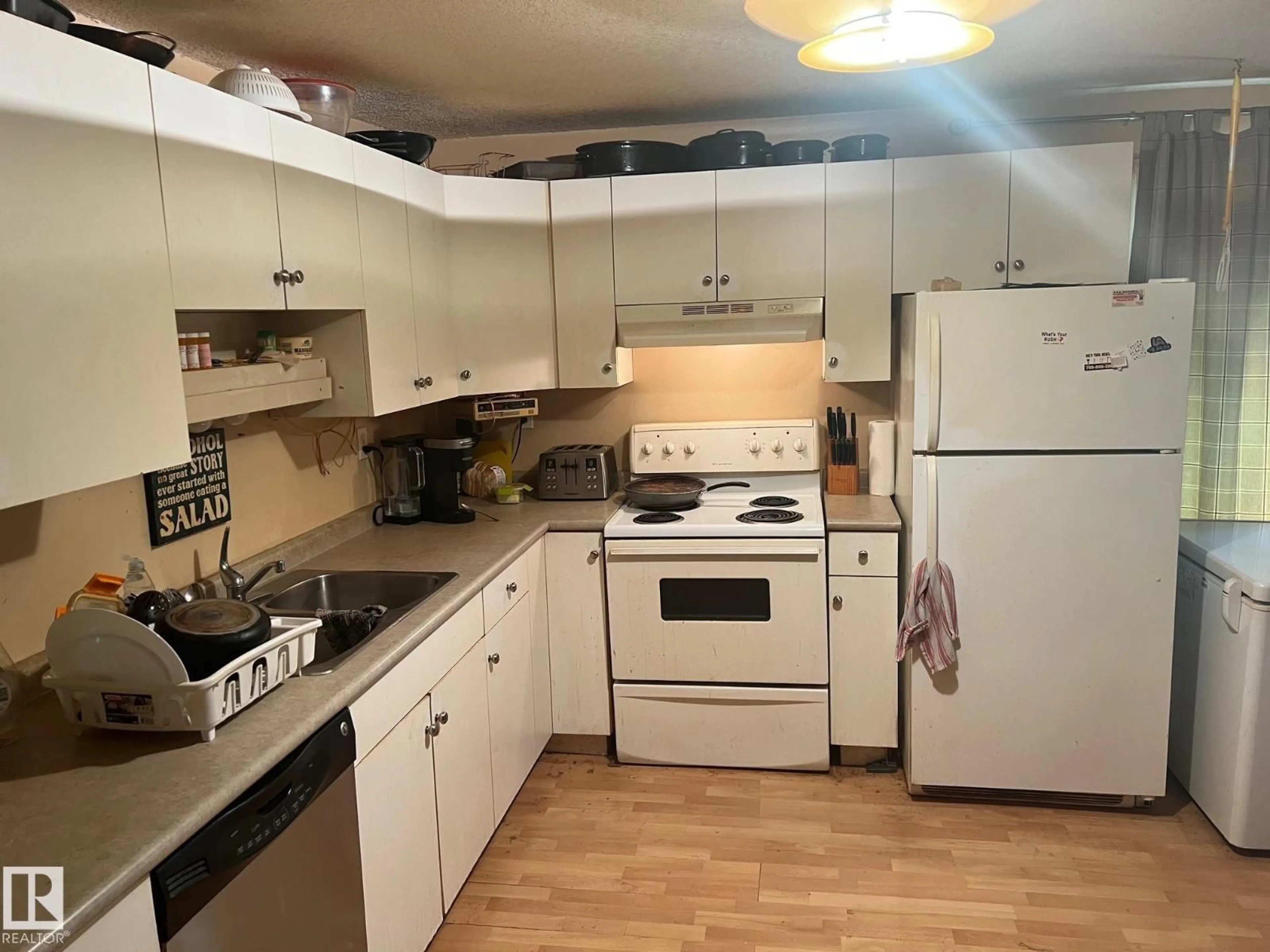 Standard kitchen, unknown for 4816 47 AV, Redwater Alberta T0A2W0