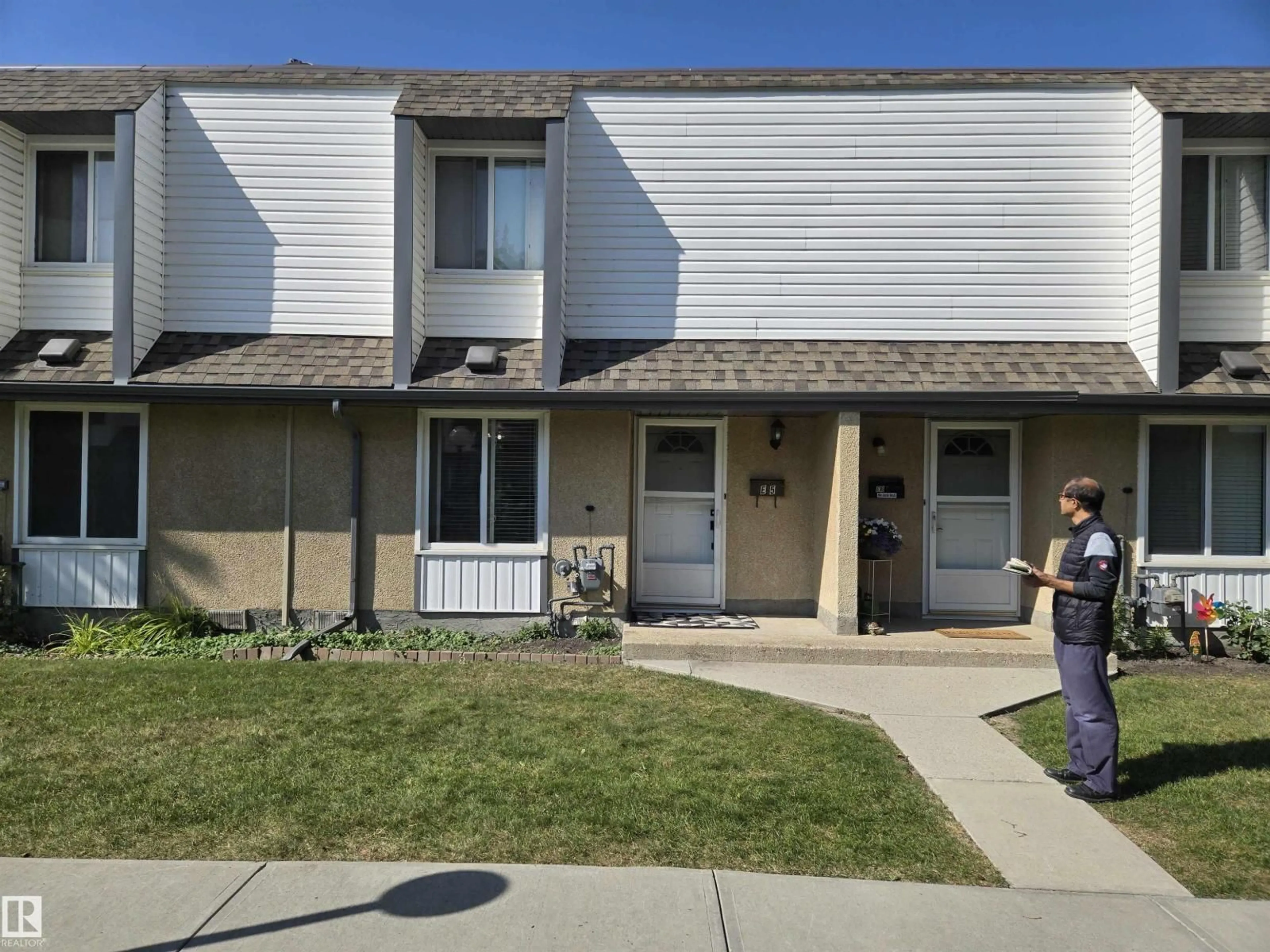 Unknown for 1 GARDEN GROVE GV, Edmonton Alberta T6J2L3