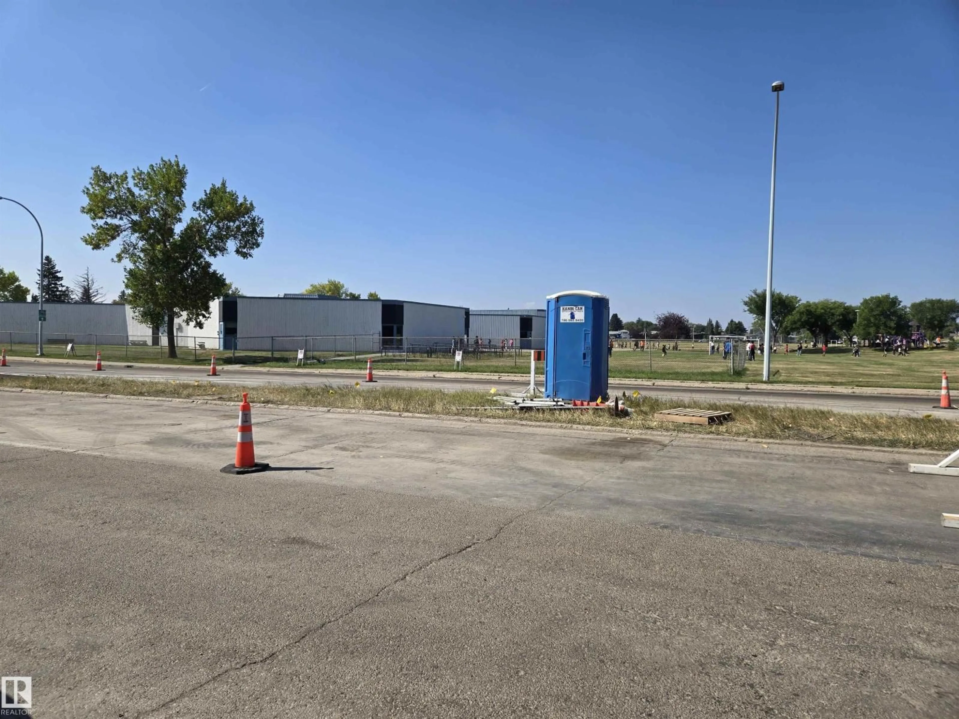 Shed for 1 GARDEN GROVE GV, Edmonton Alberta T6J2L3