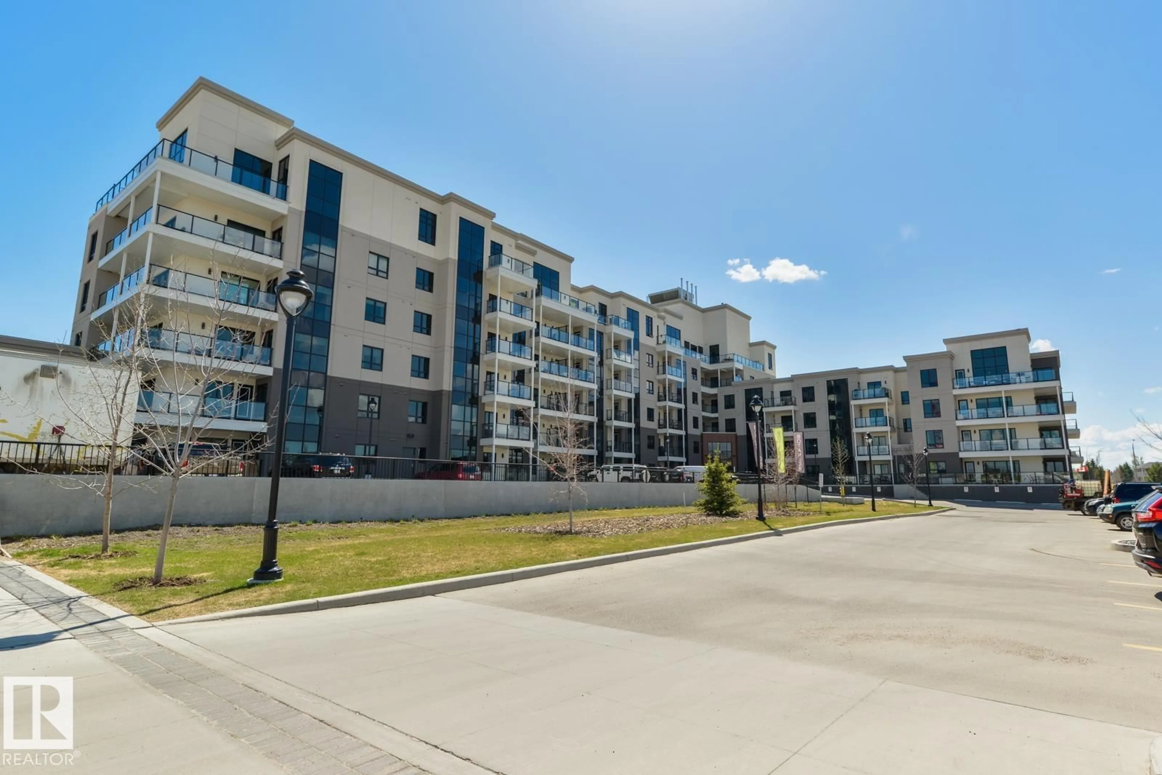 A pic from outside/outdoor area/front of a property/back of a property/a pic from drone, unknown for 200 - 814 BELLEROSE DR, St. Albert Alberta T8N7P7