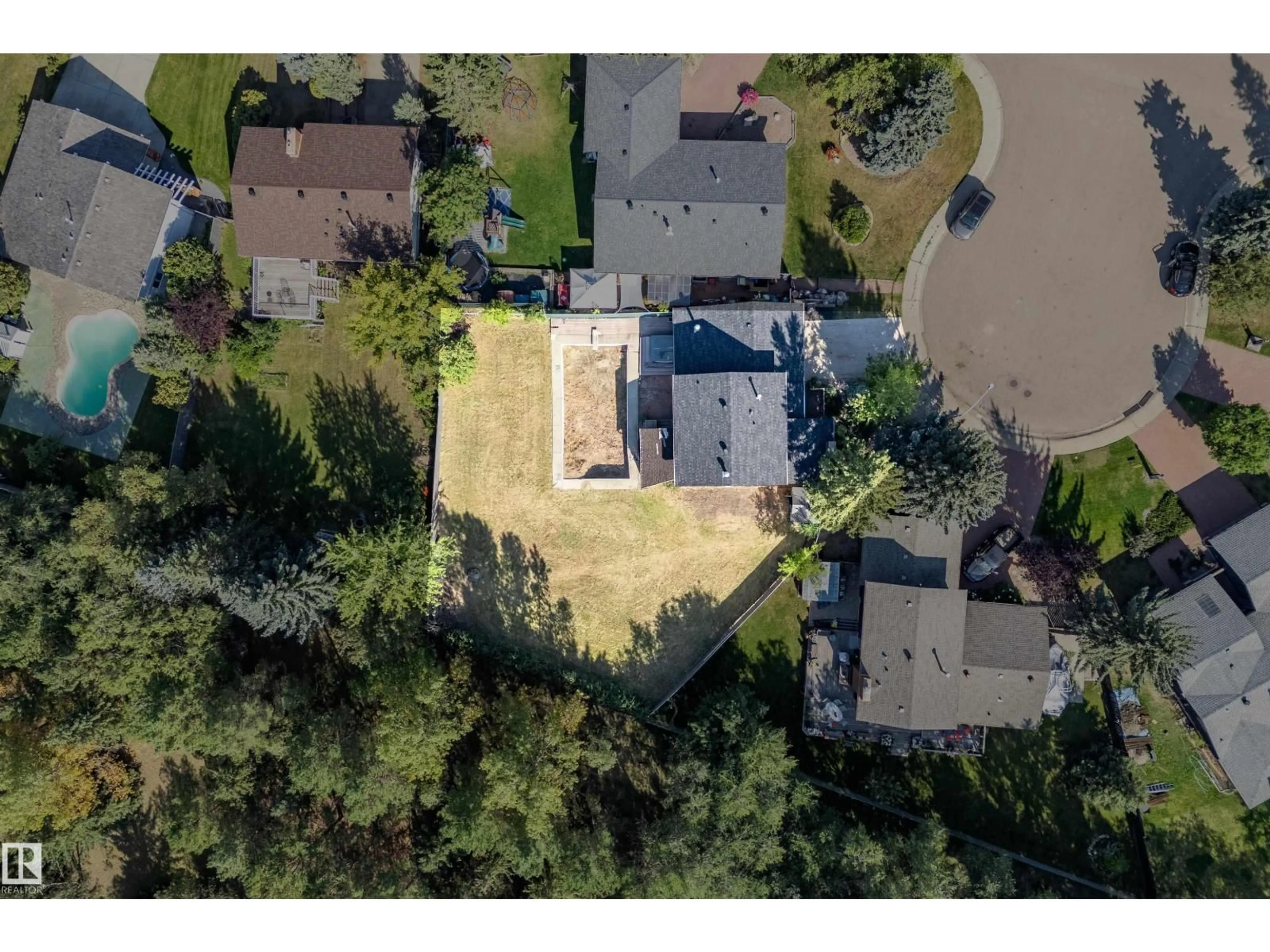 A pic from outside/outdoor area/front of a property/back of a property/a pic from drone, street for 11623 32A AV, Edmonton Alberta T6J3G6