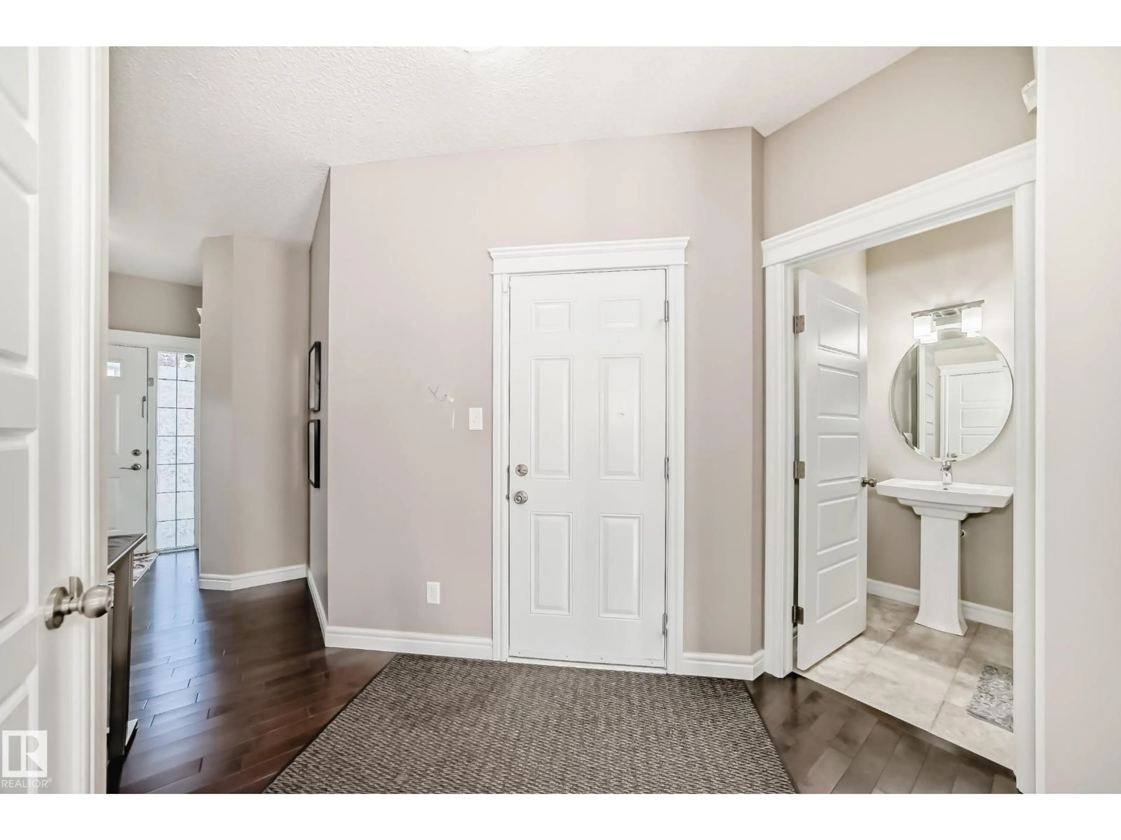 Indoor entryway for 1453 33A ST, Edmonton Alberta T5T0V6