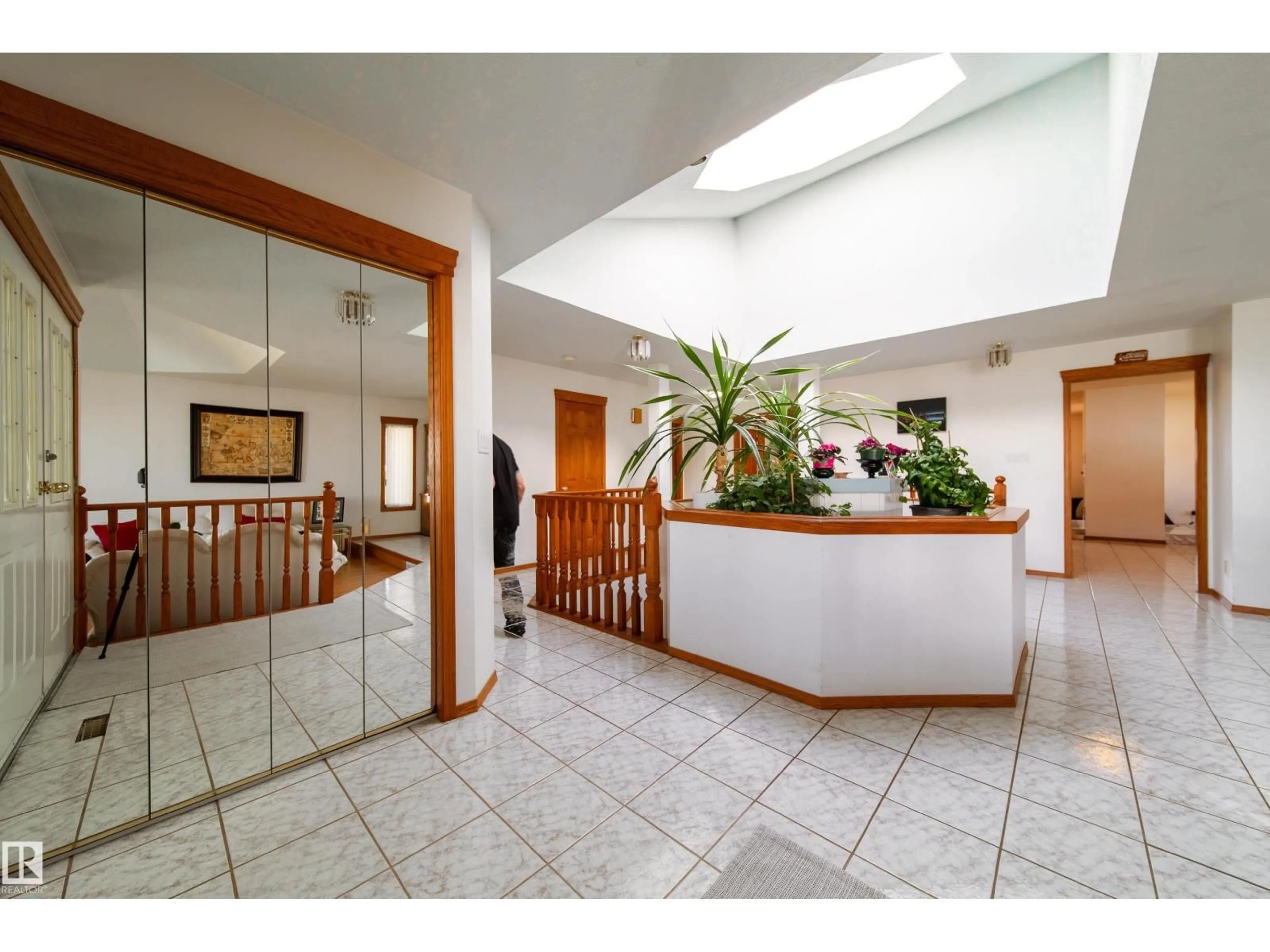 Indoor foyer for 4228 46 ST NW, Edmonton Alberta T6L6L9