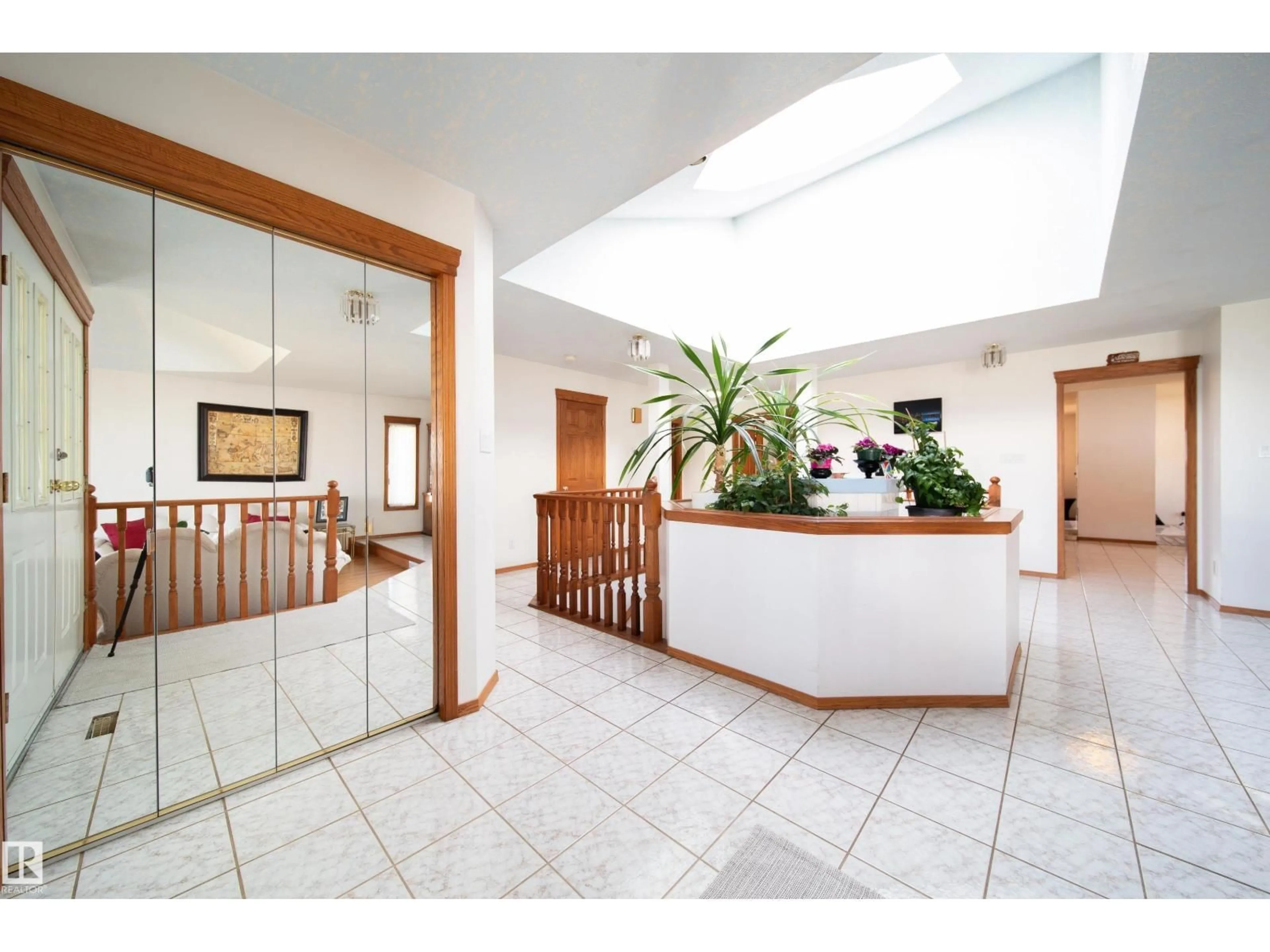Indoor foyer for 4228 46 ST NW, Edmonton Alberta T6L6L9