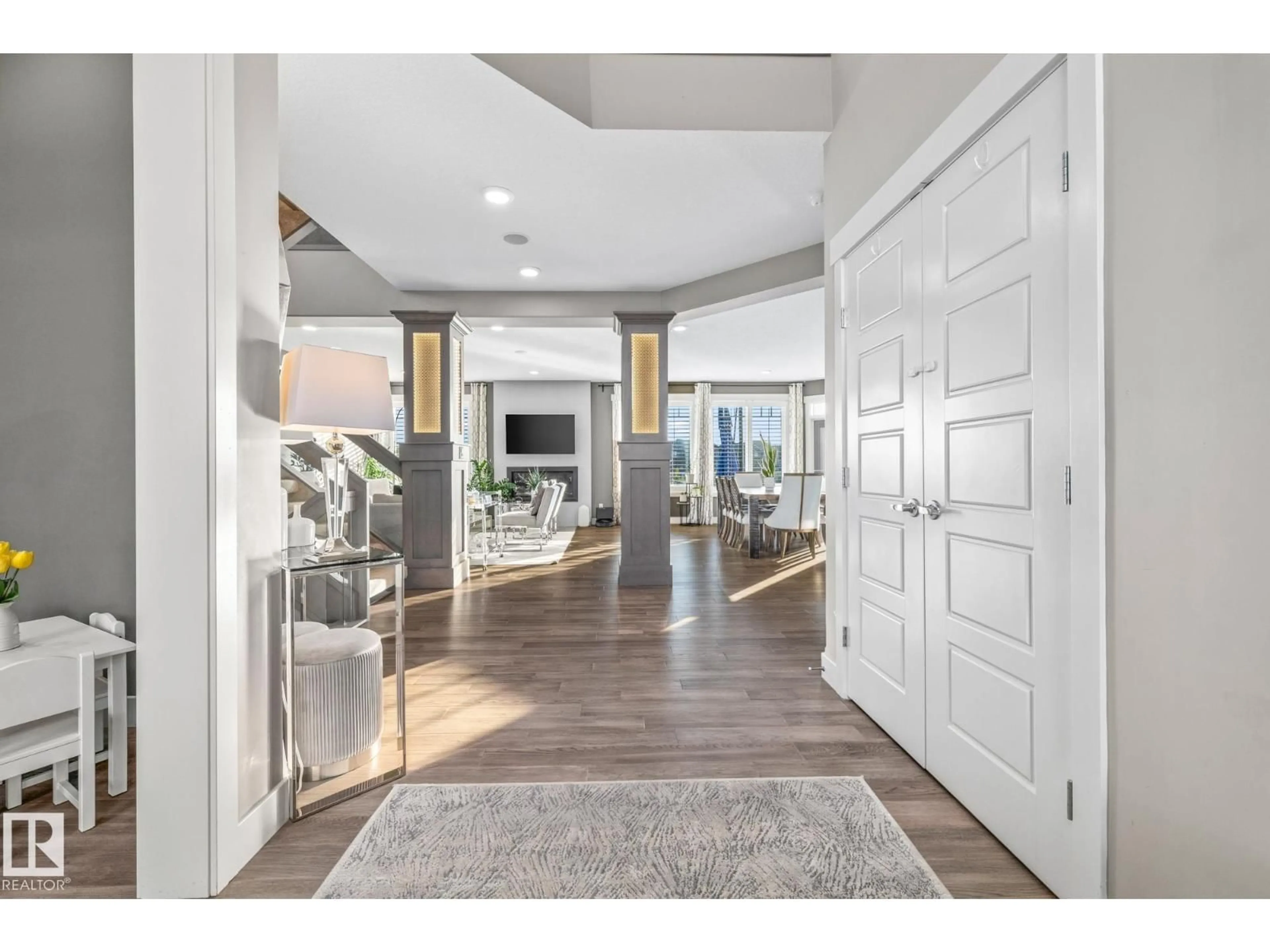 Indoor entryway for NW NW - 4210 VETERANS WY, Edmonton Alberta T5E6W7
