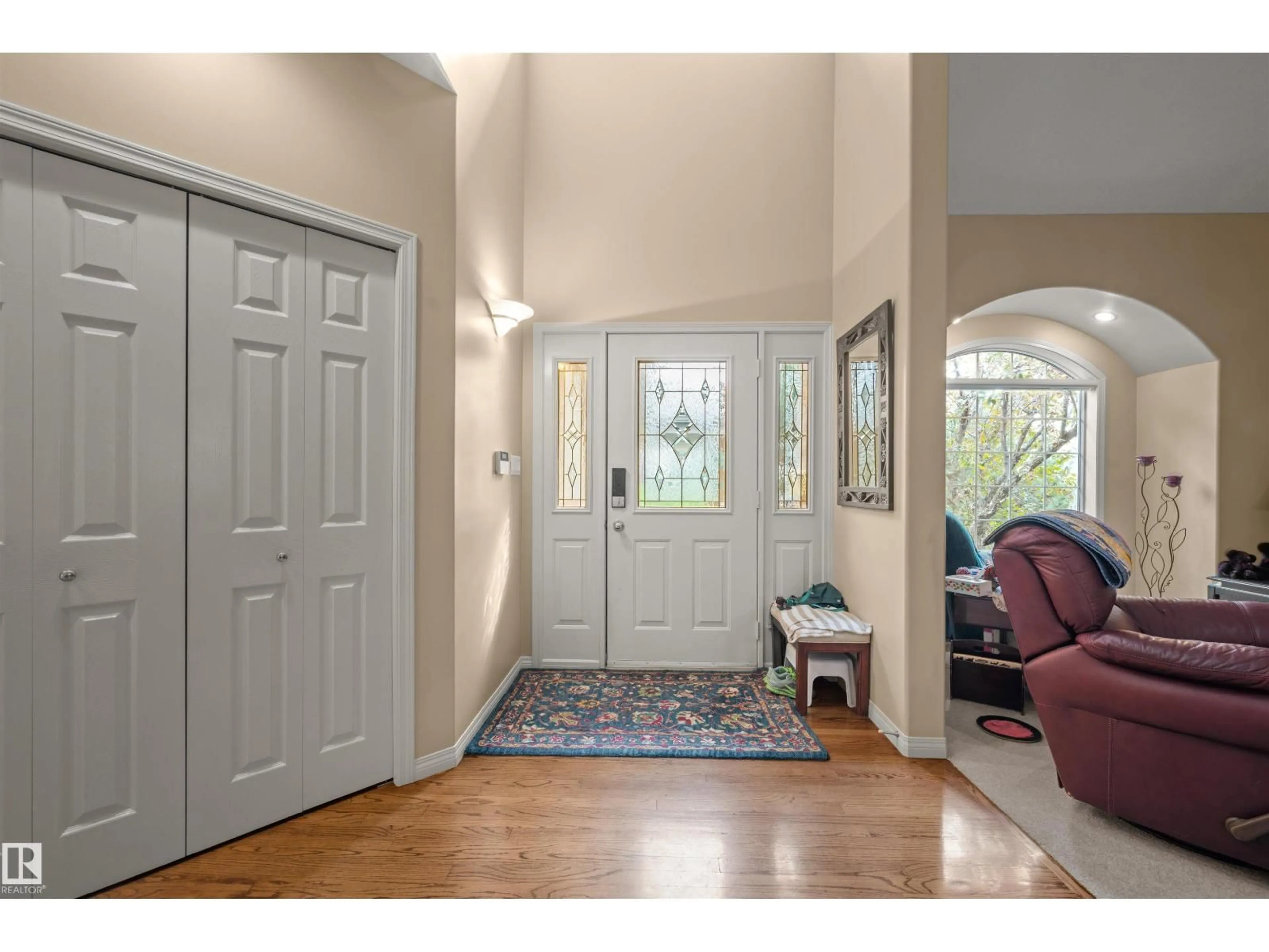 Indoor entryway for 403 TWIN BROOKS CR, Edmonton Alberta T6J6V2