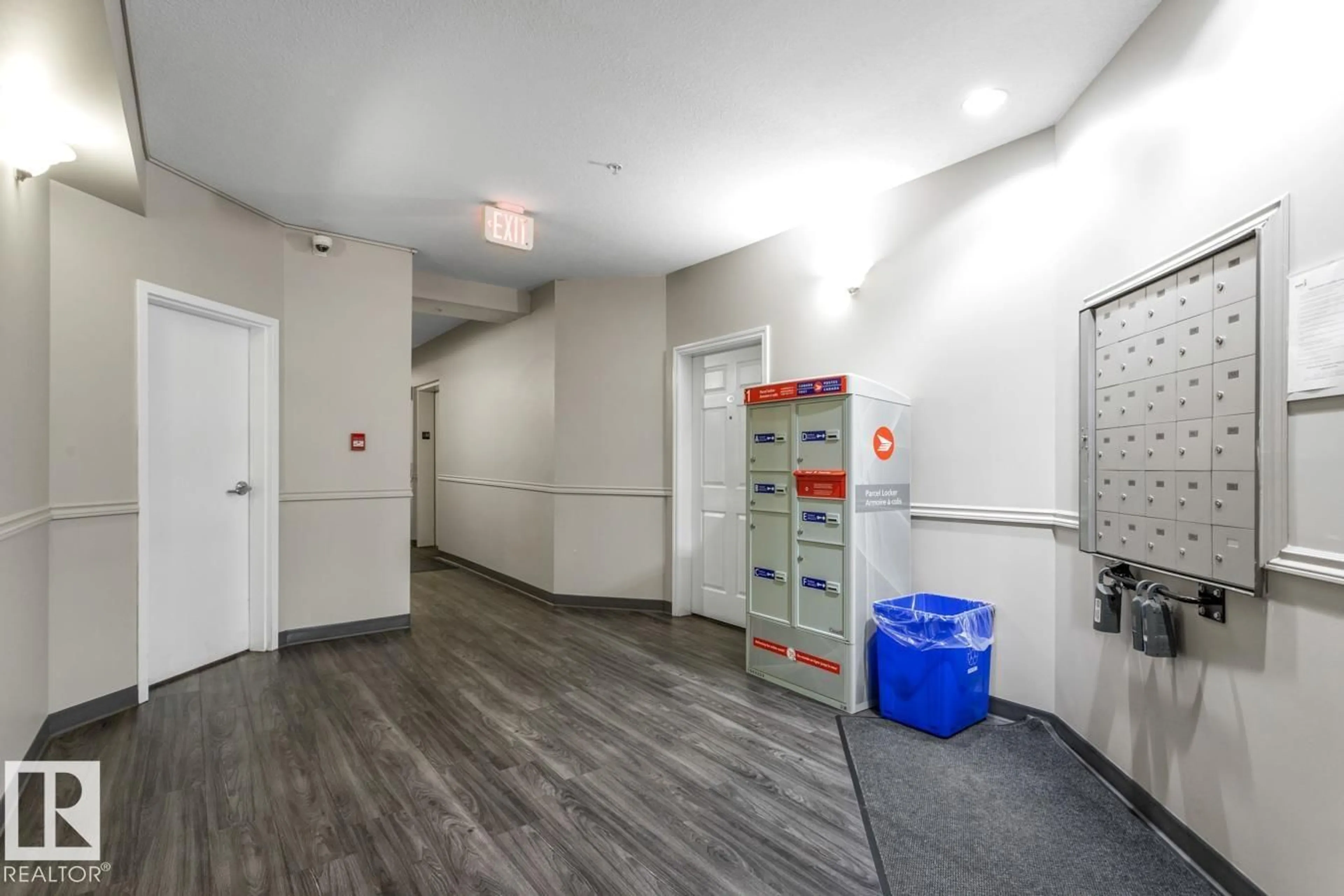 Indoor foyer for #403 - 10346 117 ST, Edmonton Alberta T5K2Y7