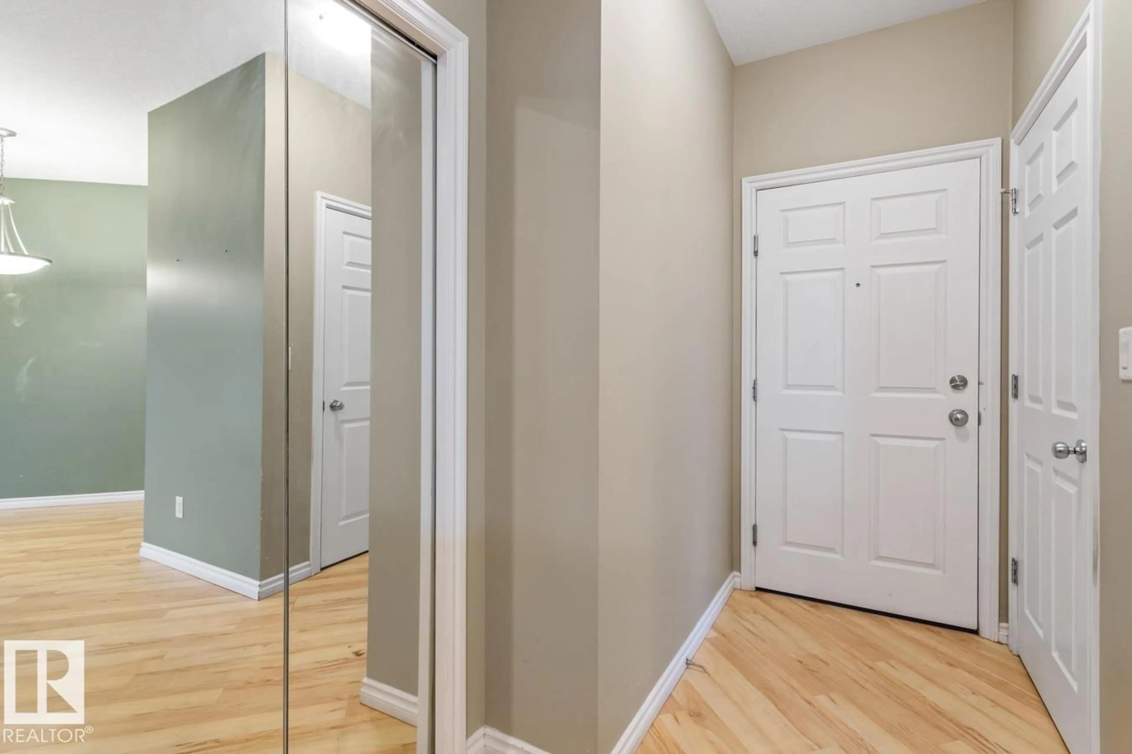 Indoor entryway for #403 - 10346 117 ST, Edmonton Alberta T5K2Y7