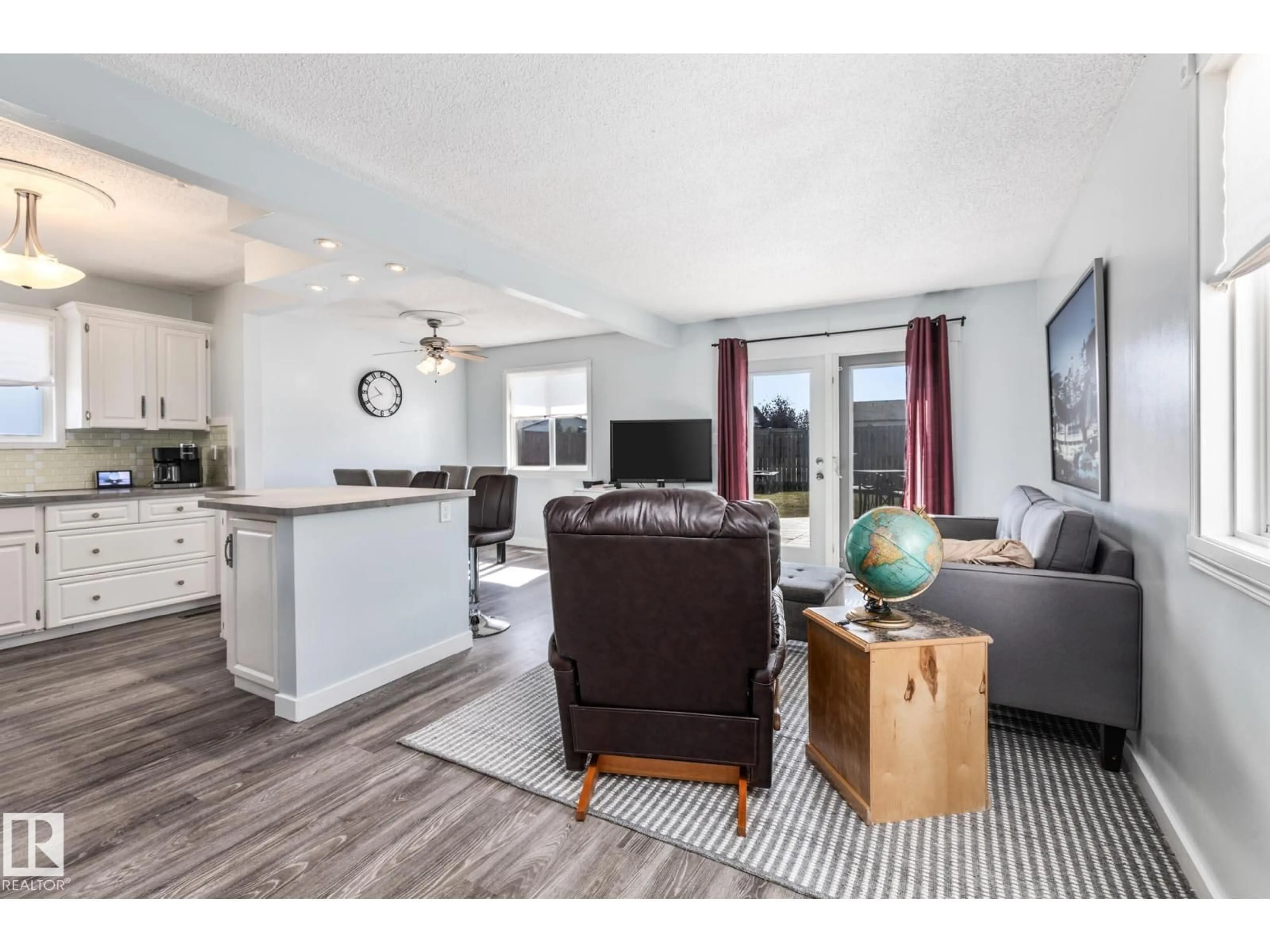 Living room with furniture, unknown for 84 CHUNGO CR, Devon Alberta T9G1V5