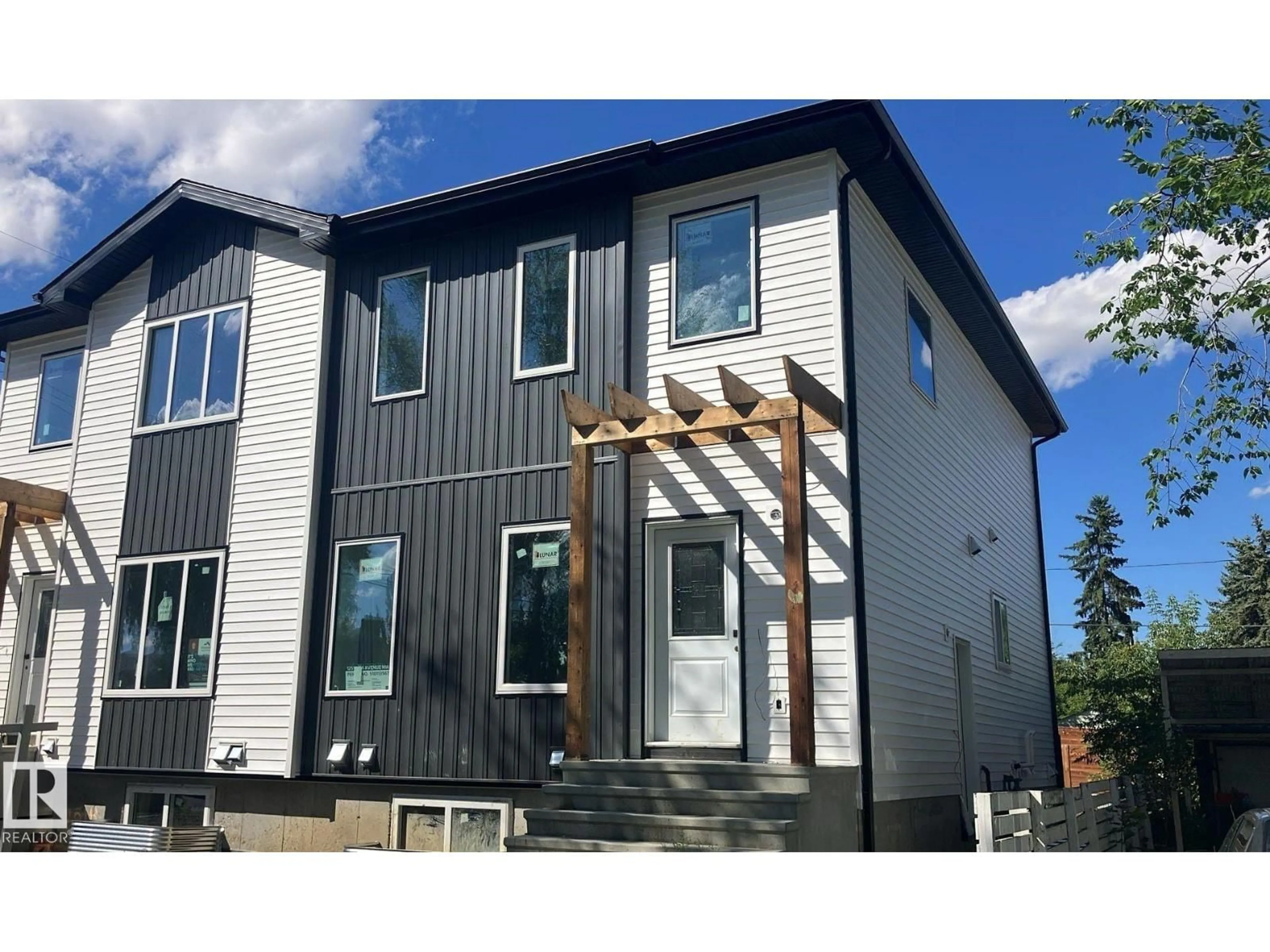Home with vinyl exterior material, building for 12514 114 AV, Edmonton Alberta T5M2X6