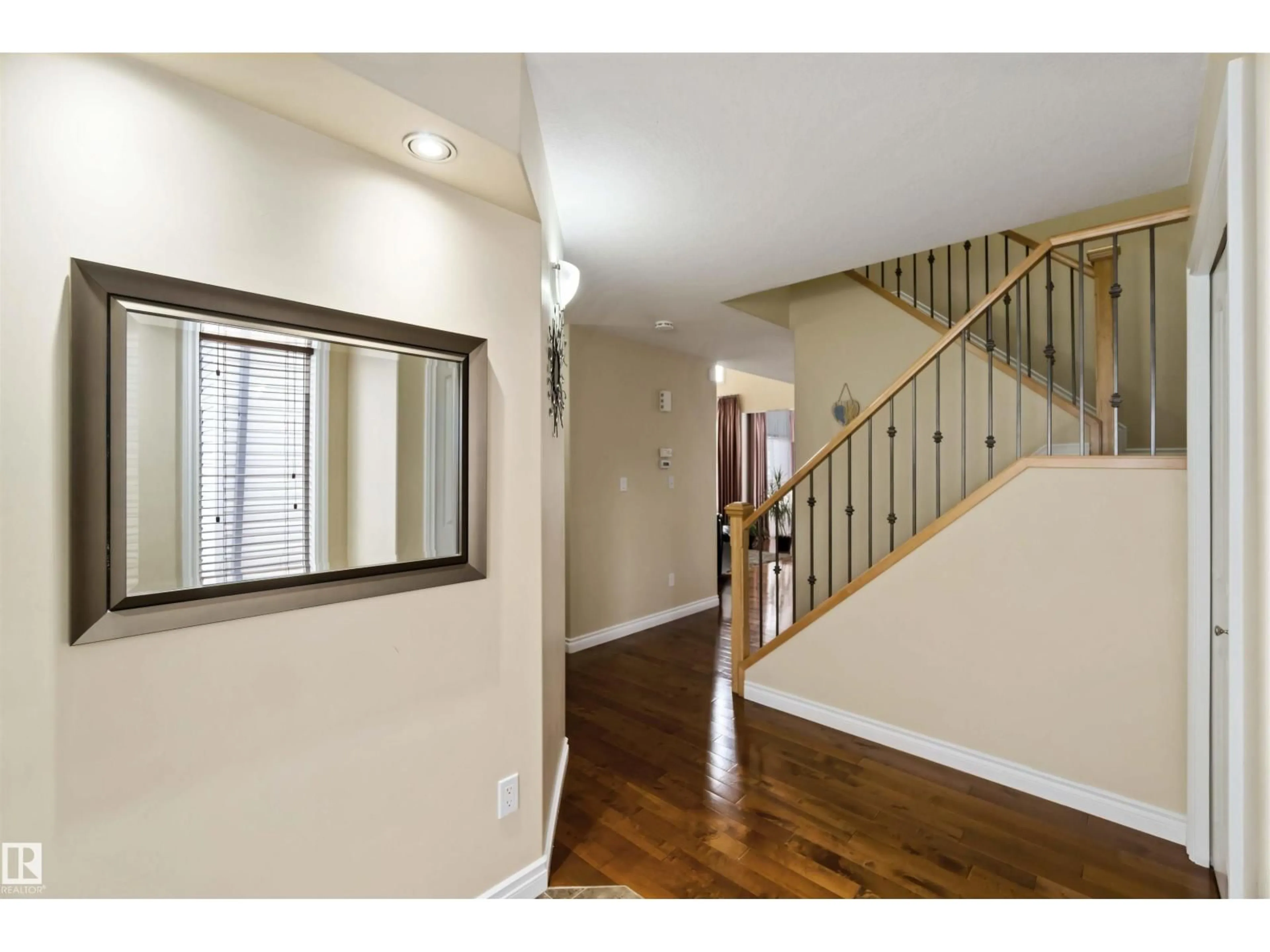 Indoor entryway for 15519 47 ST, Edmonton Alberta T5Y3L8