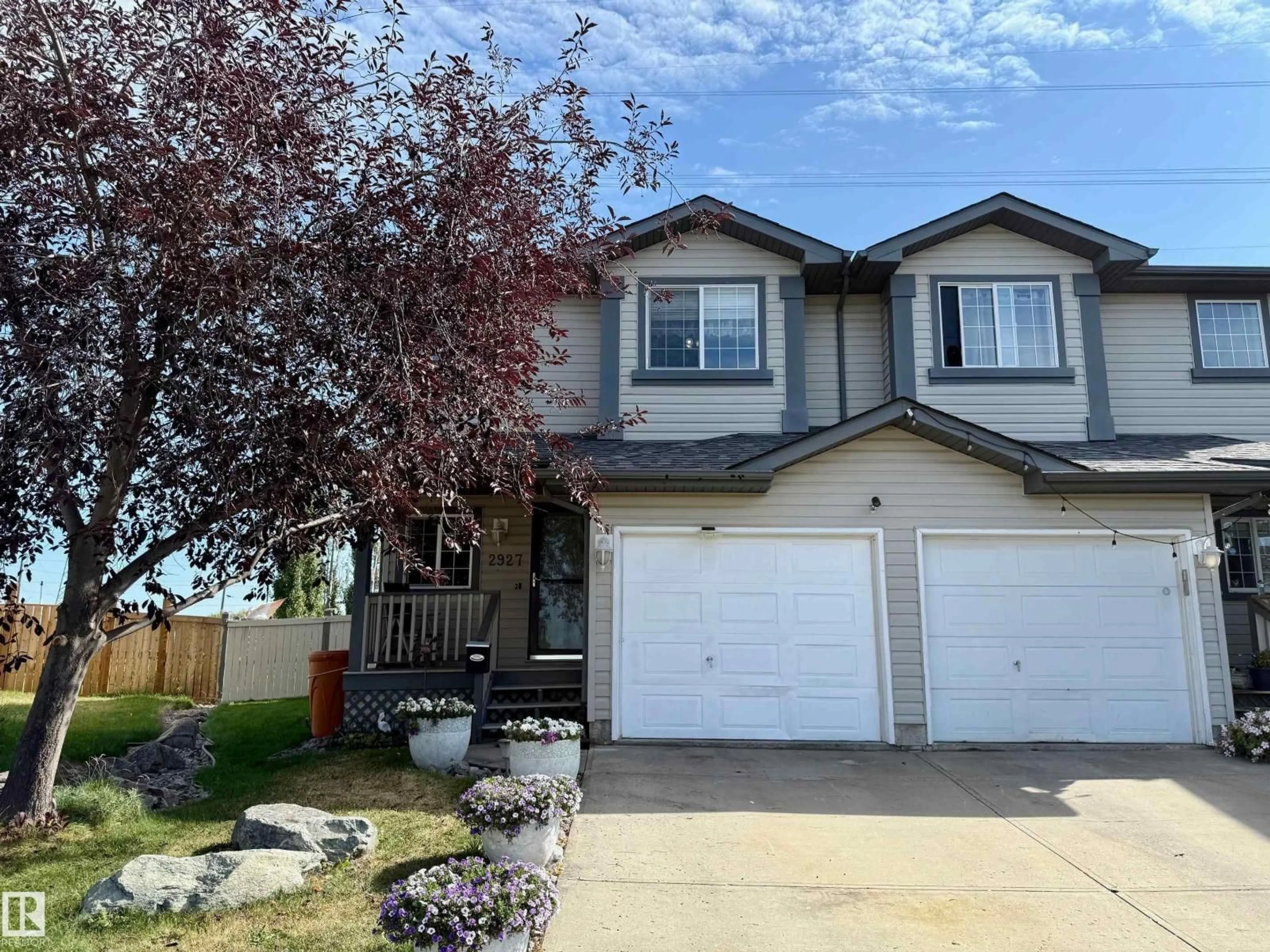 Home with vinyl exterior material, street for 2927 30 ST, Edmonton Alberta T6T1V2