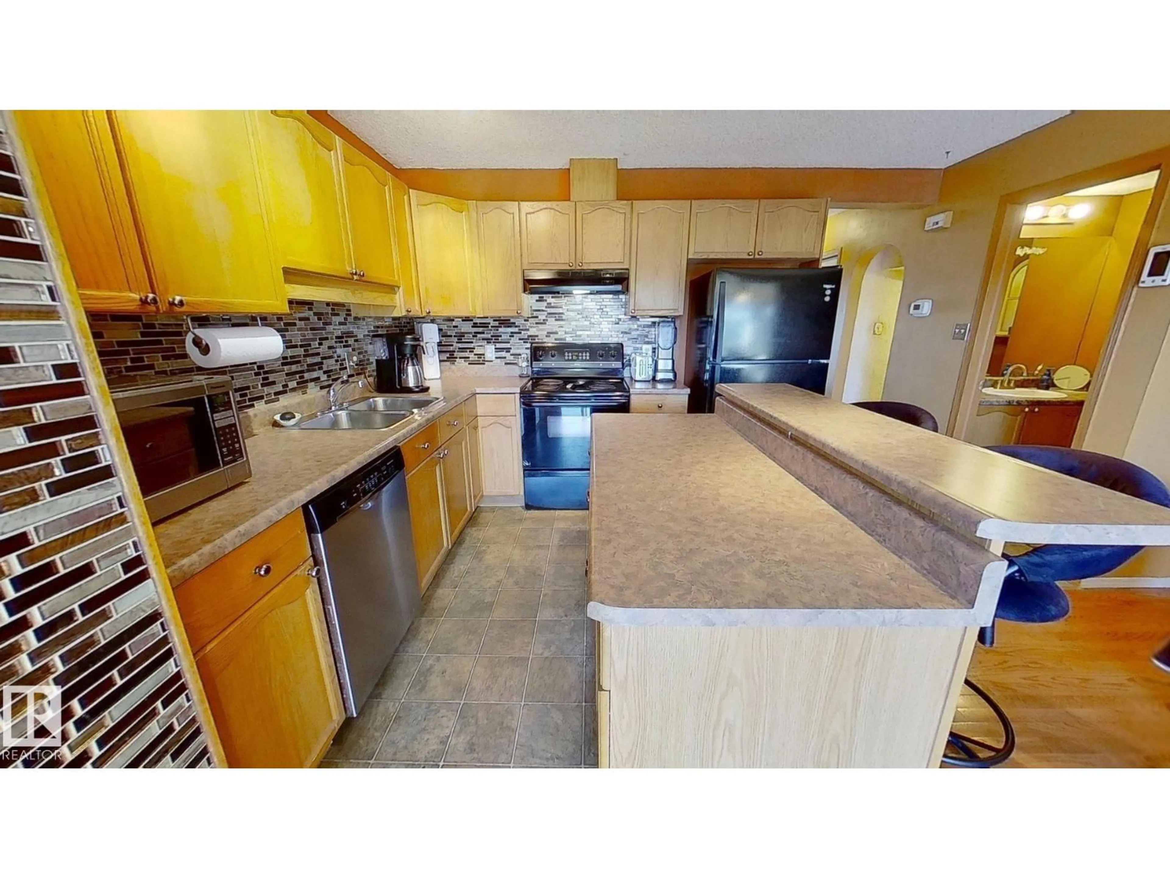 Open concept kitchen, unknown for 2927 30 ST, Edmonton Alberta T6T1V2