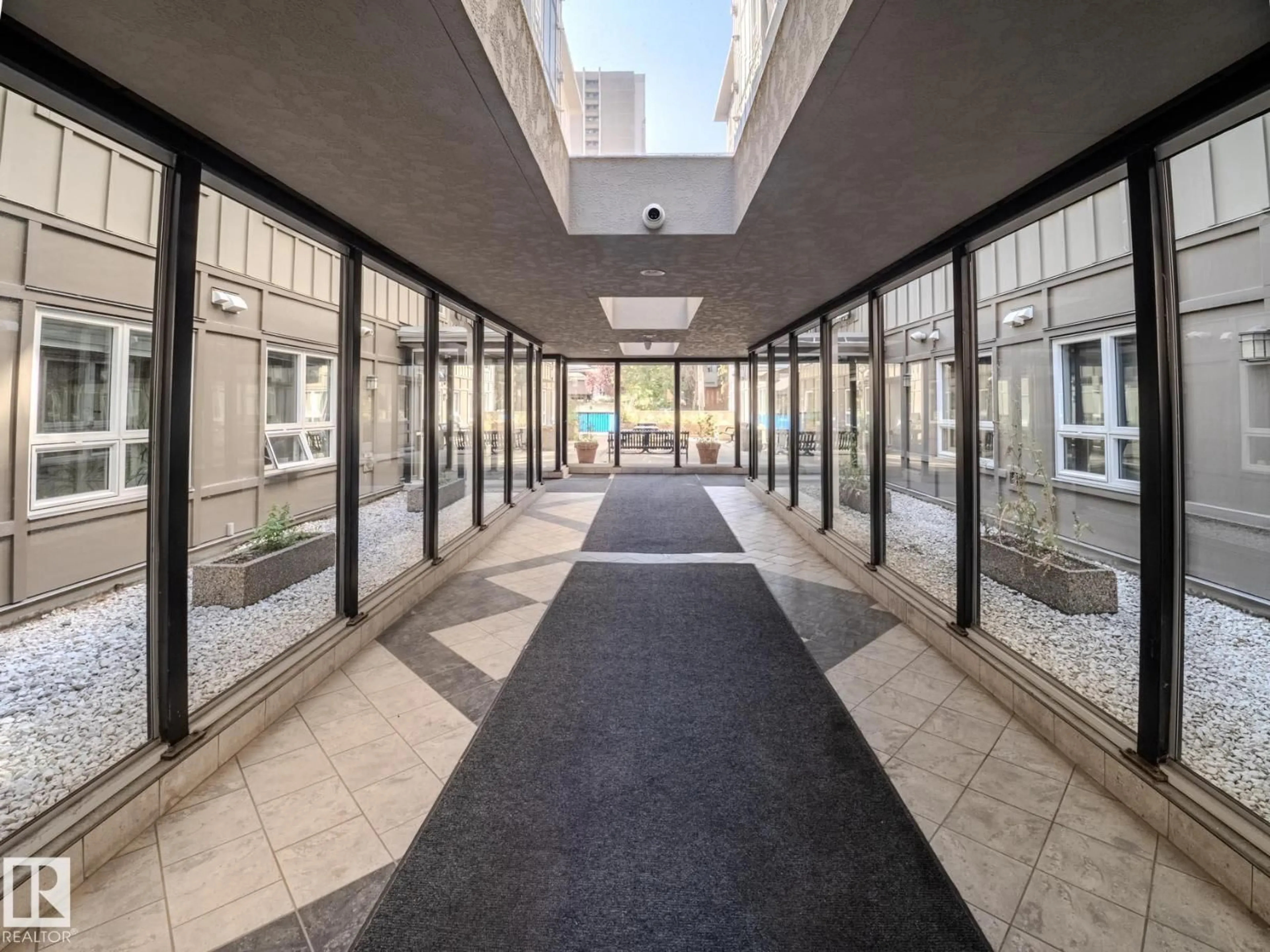 Indoor foyer for 301 - 11103 84 AV, Edmonton Alberta T6G0V9
