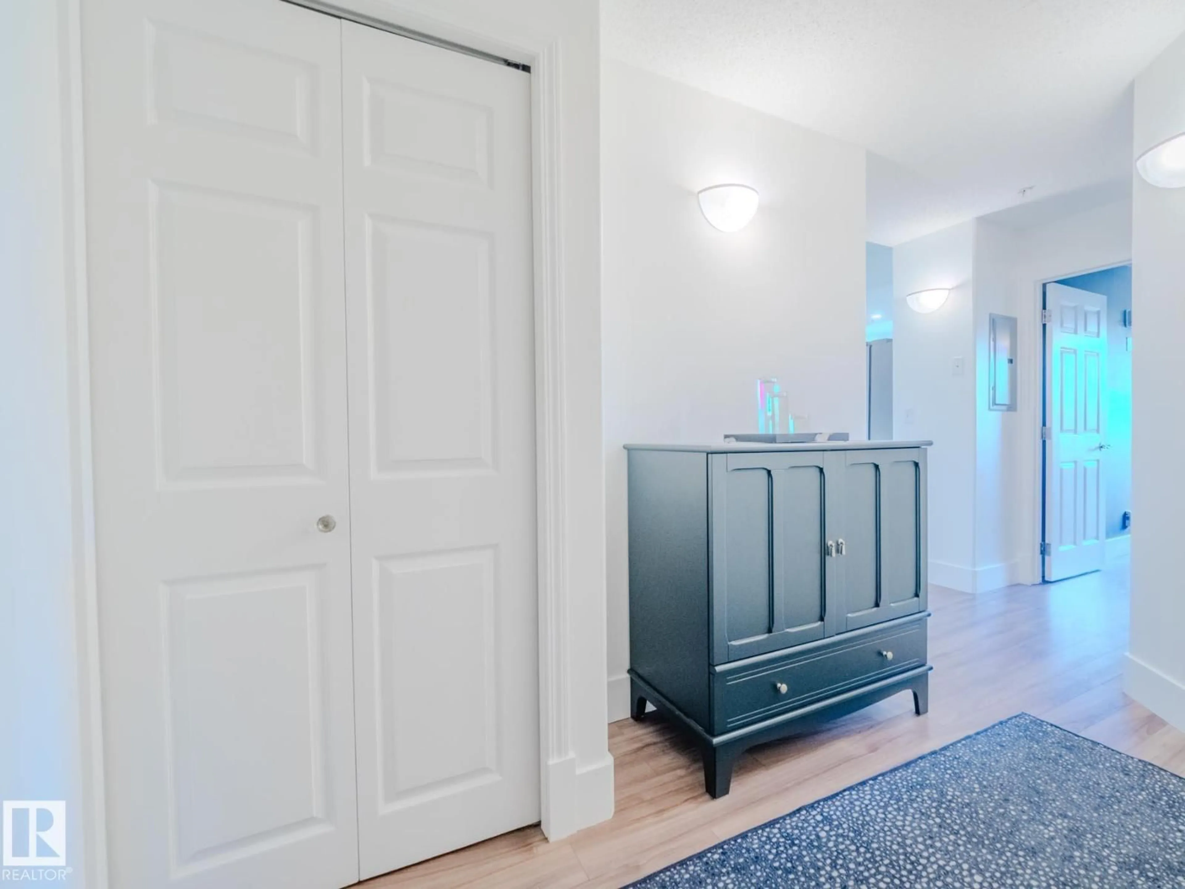Indoor entryway for 301 - 11103 84 AV, Edmonton Alberta T6G0V9