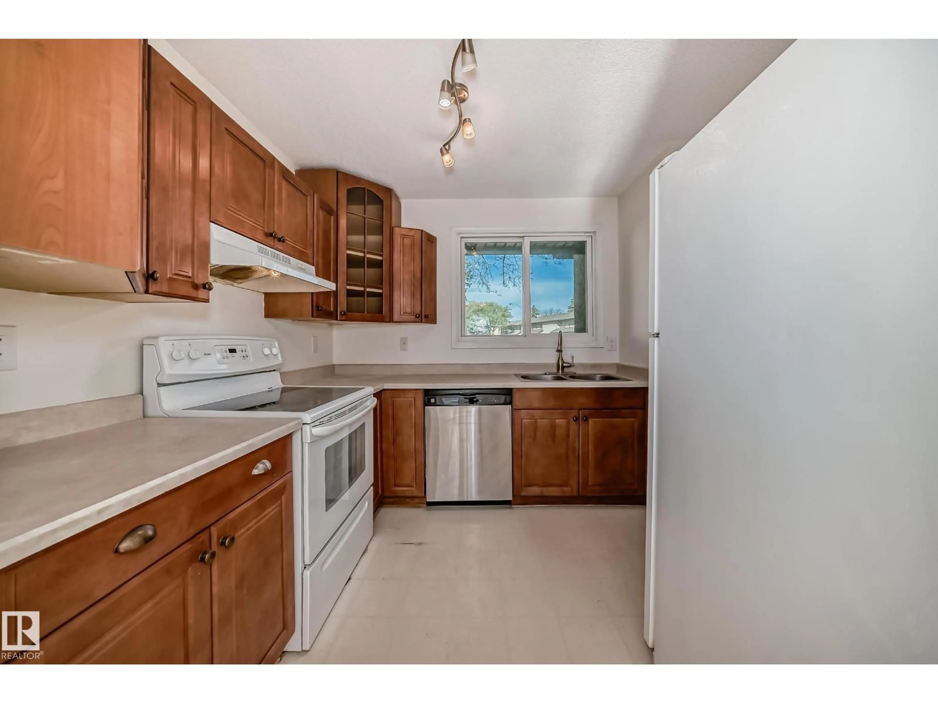 Standard kitchen, unknown for 3317 142 AV, Edmonton Alberta T5Y1H9