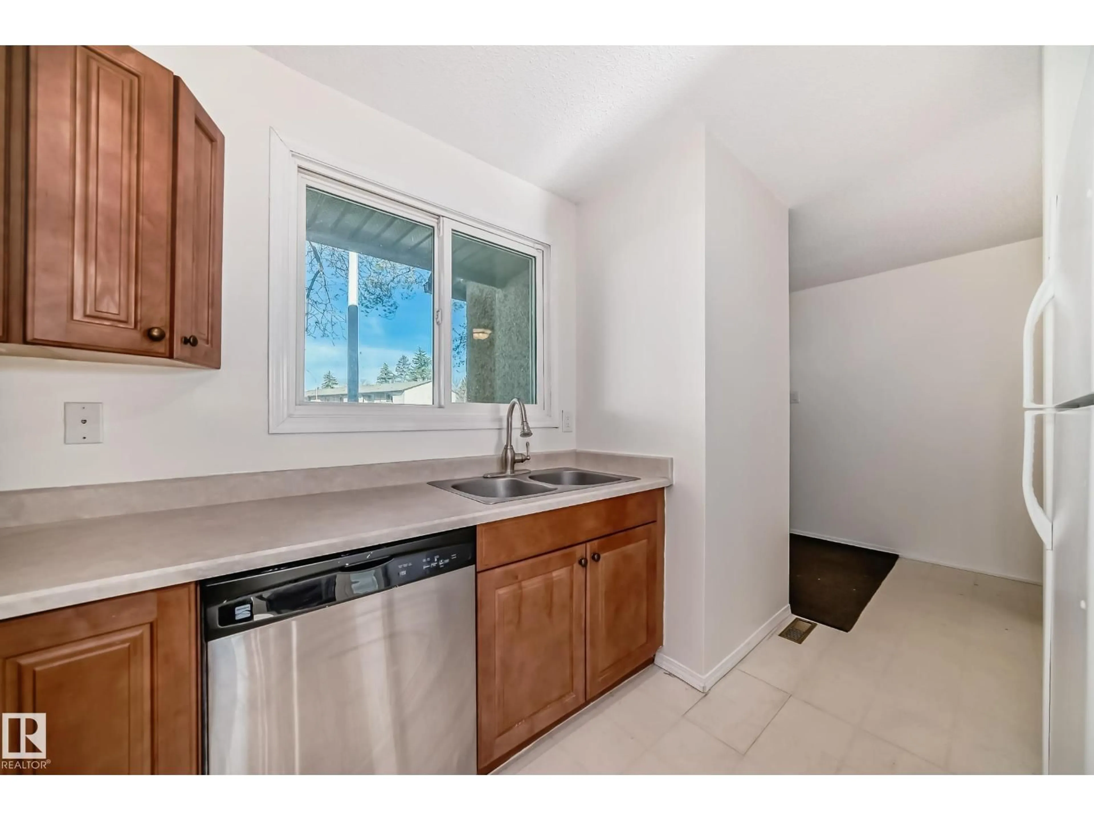 Standard kitchen, unknown for 3317 142 AV, Edmonton Alberta T5Y1H9