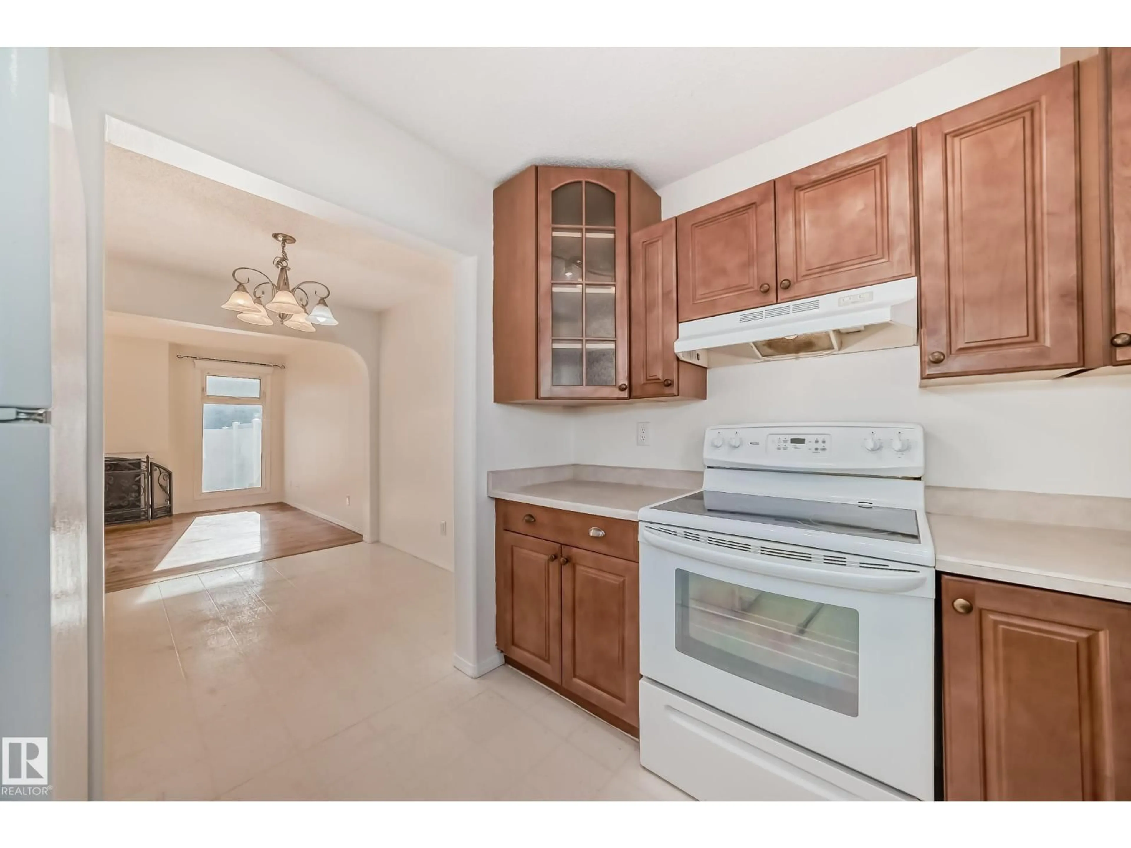 Standard kitchen, unknown for 3317 142 AV, Edmonton Alberta T5Y1H9